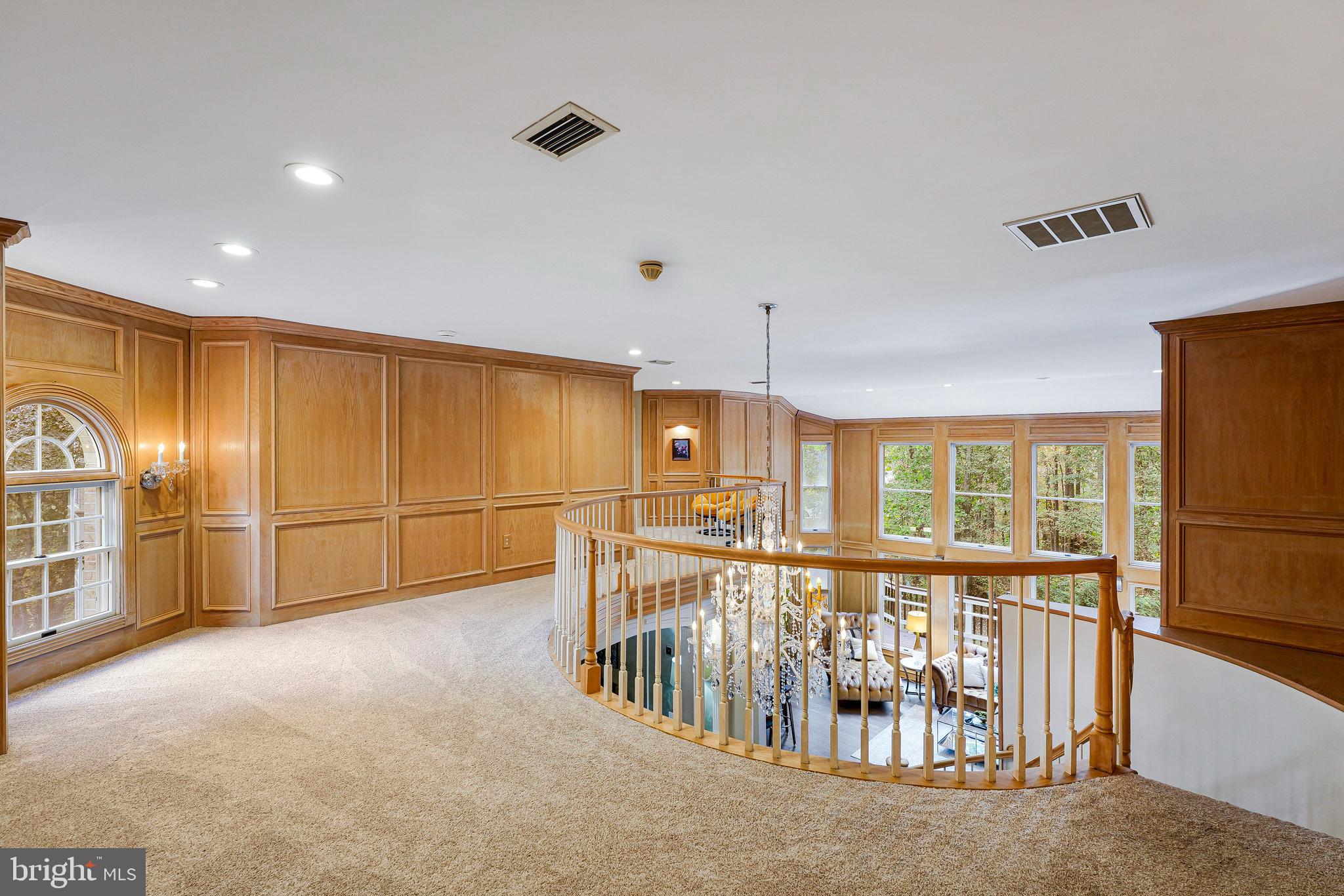 BURKE LAKE MEADOW - Residential