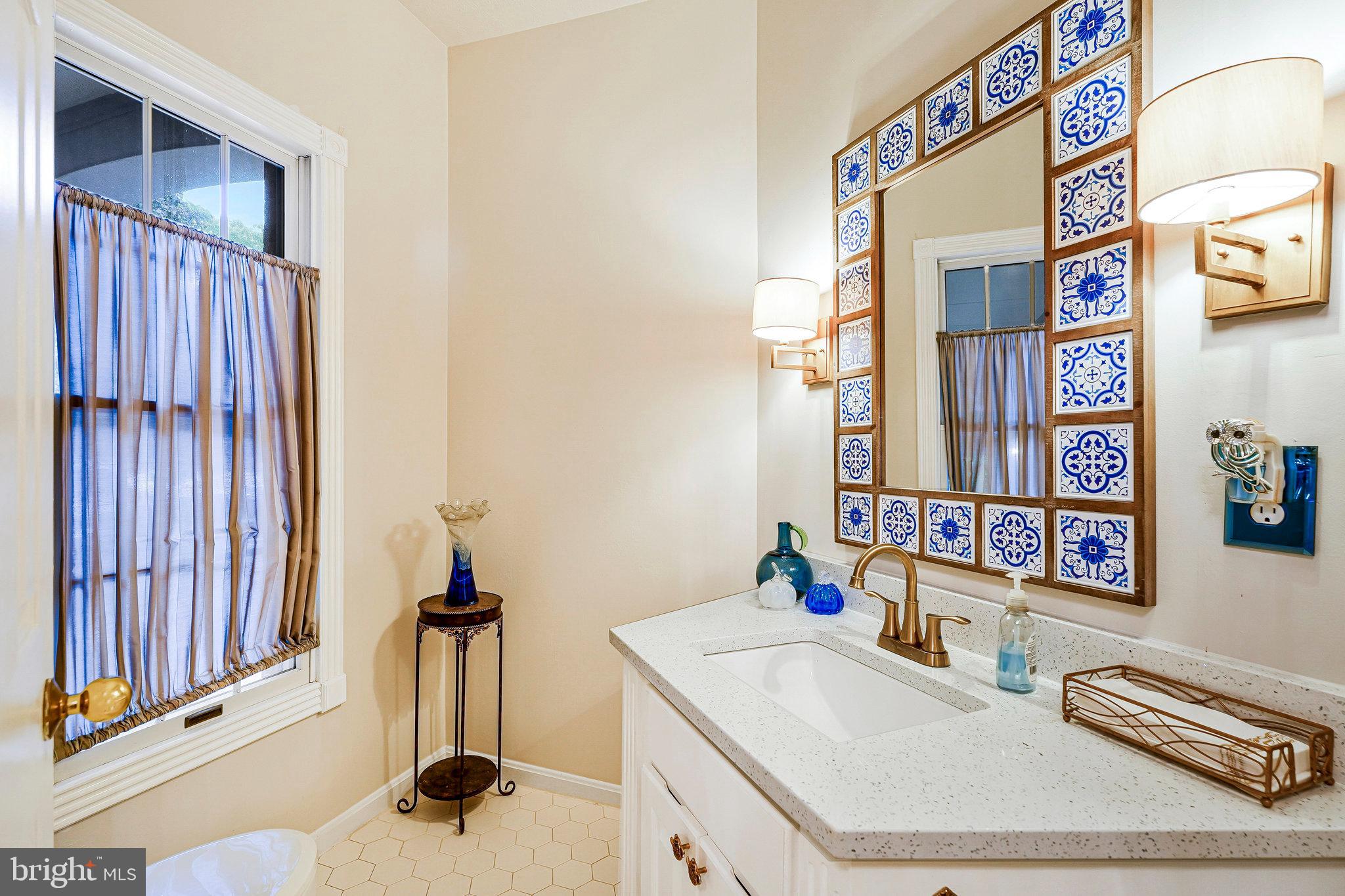 BURKE LAKE MEADOW - Residential