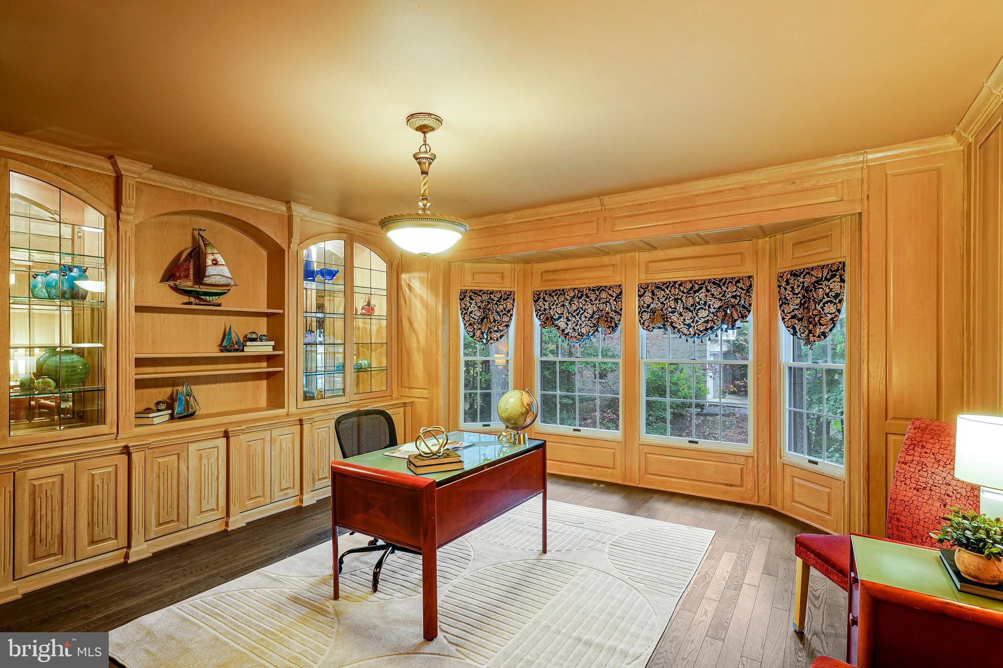 BURKE LAKE MEADOW - Residential