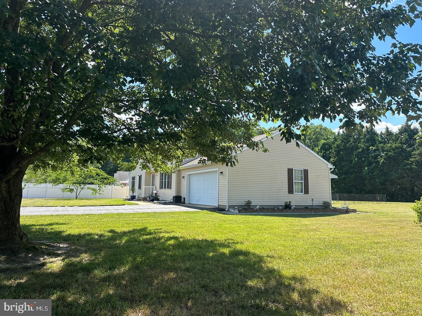 807 BROOKMEADE COURT