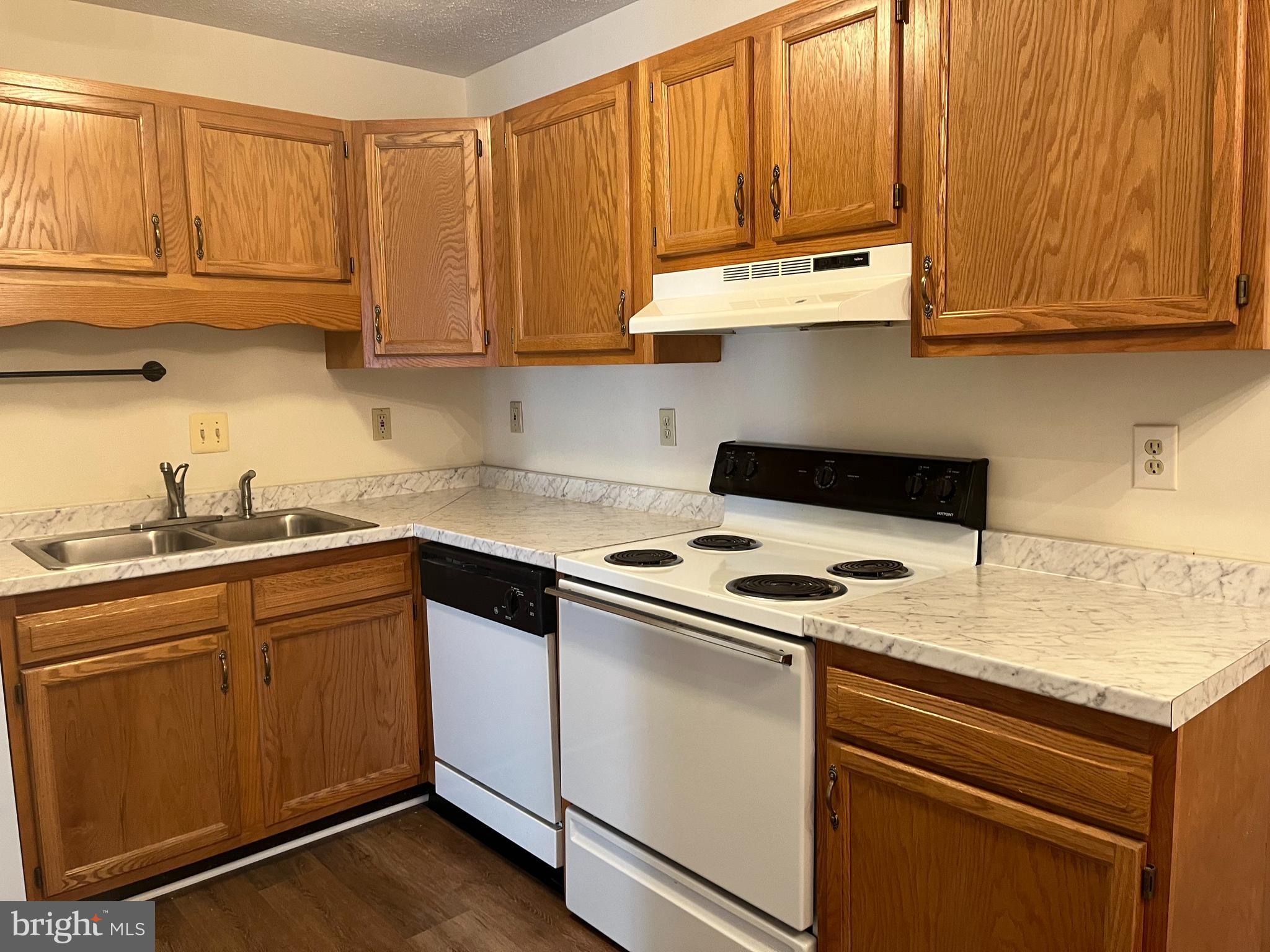 SIGNAL KNOB STATION - Residential Lease