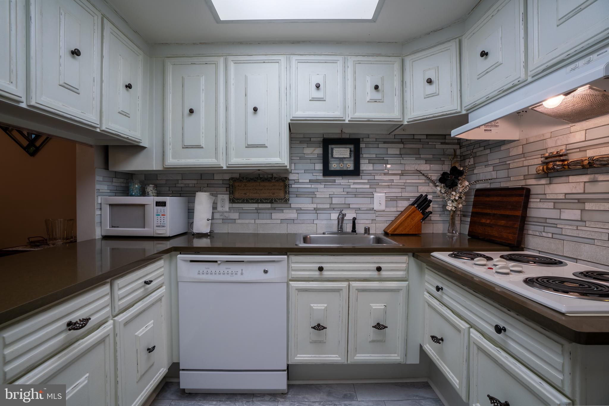 LEISURE WORLD - Residential