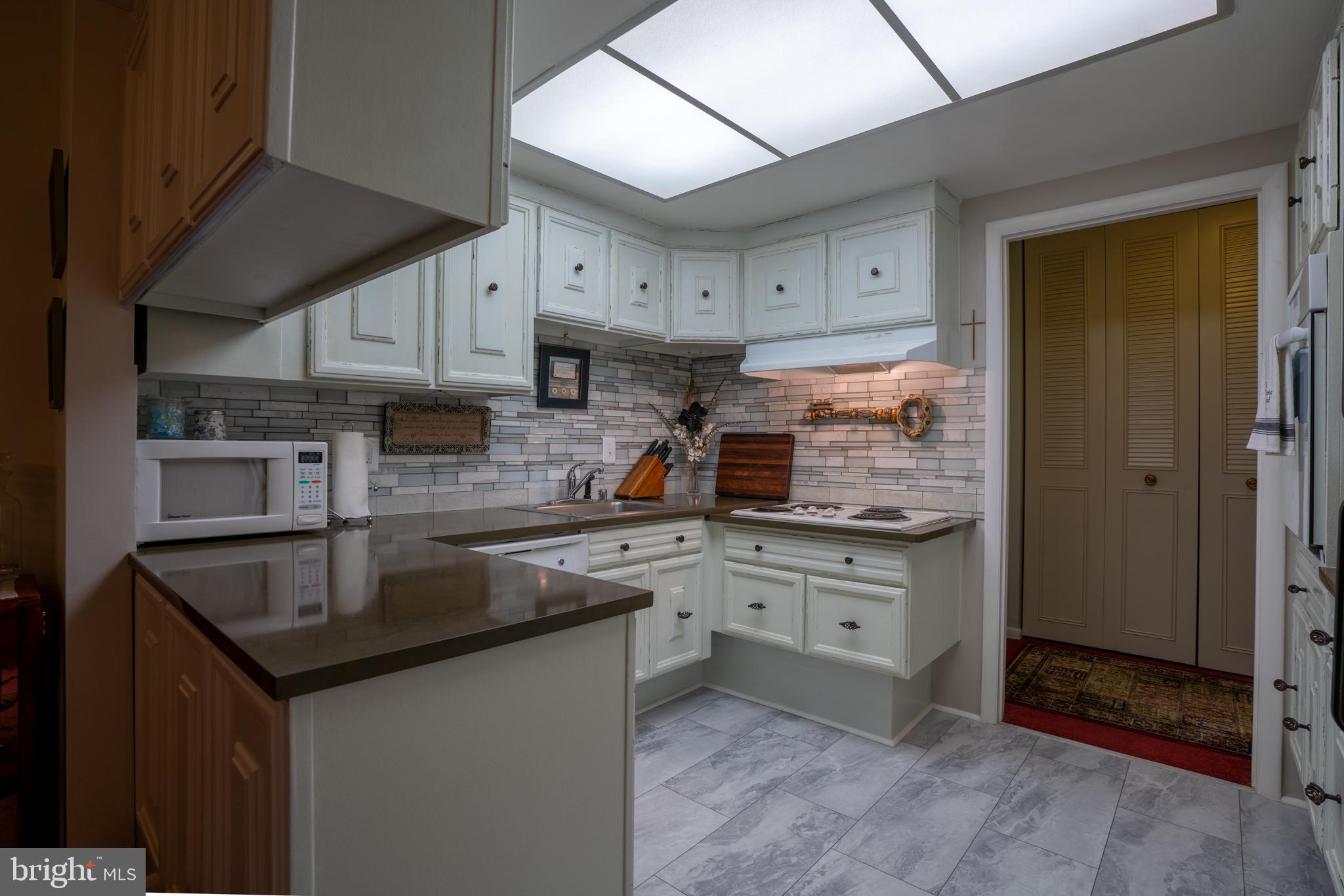 LEISURE WORLD - Residential