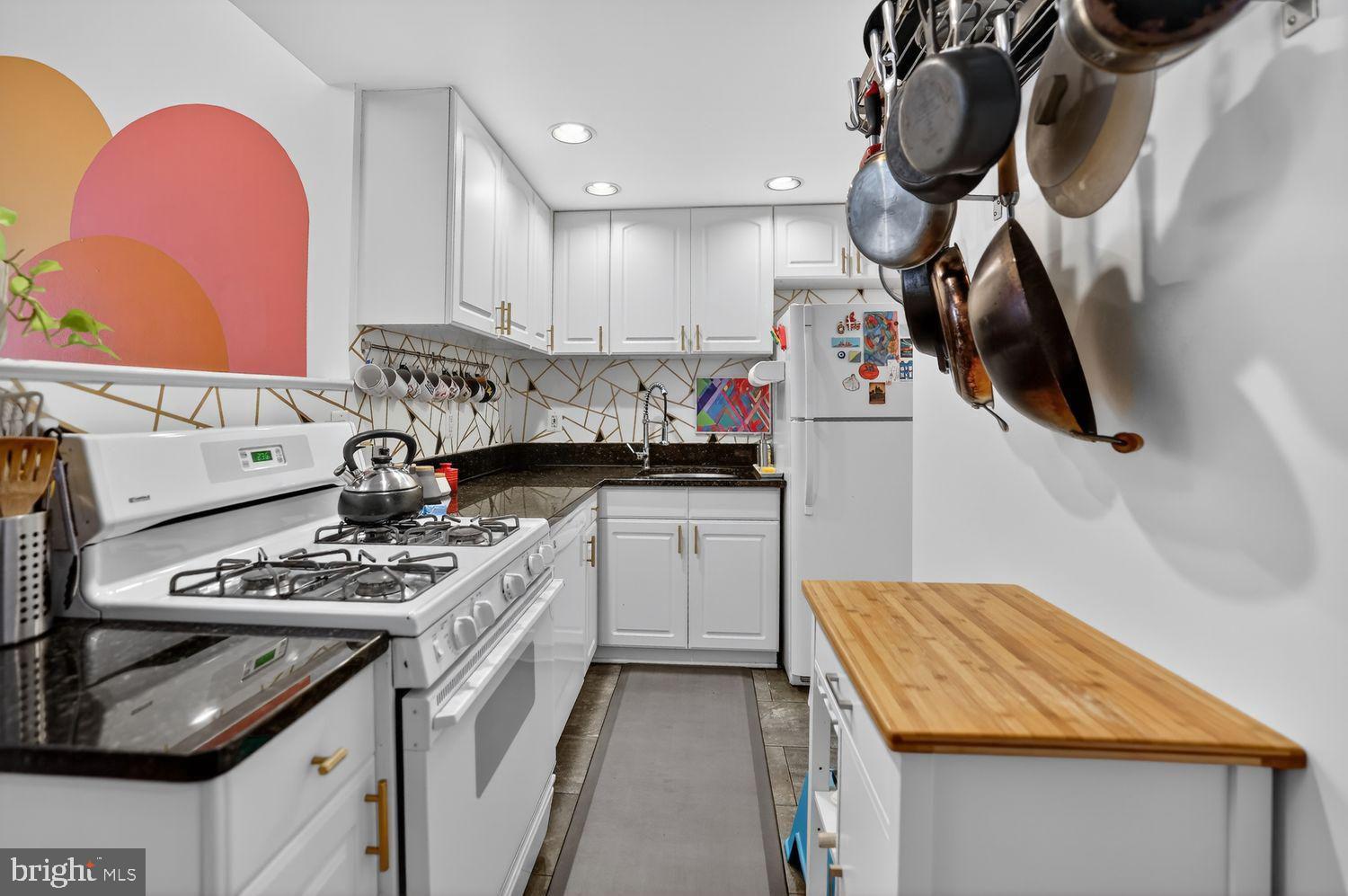 1 SCOTT CIRCLE NW 106