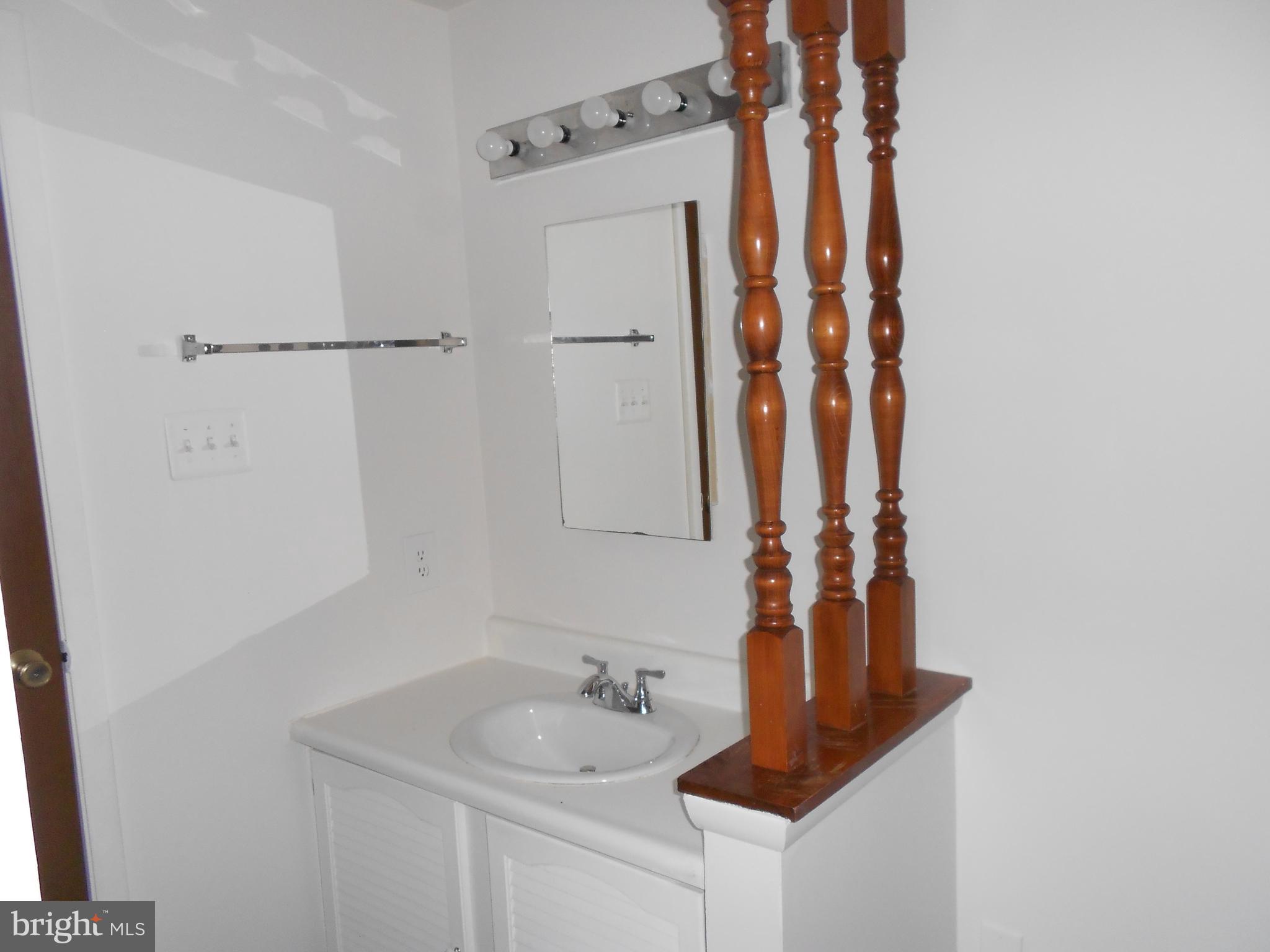 QUEEN ANNE VILLAGE - Residential Lease