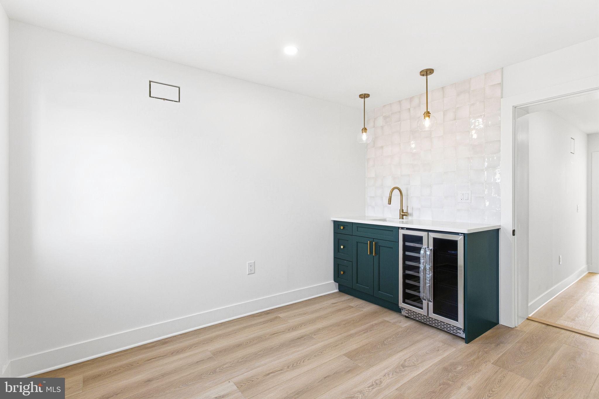 POINT BREEZE - Residential