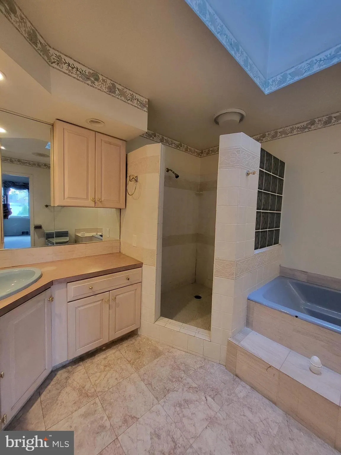 Reading, Pennsylvania 19605, United States, 2 Bedrooms Bedrooms, ,2 BathroomsBathrooms,Residential,Pending,206537