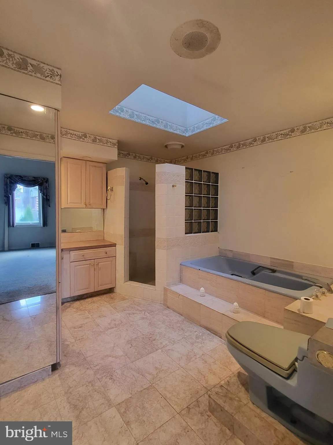 Reading, Pennsylvania 19605, United States, 2 Bedrooms Bedrooms, ,2 BathroomsBathrooms,Residential,Pending,206537