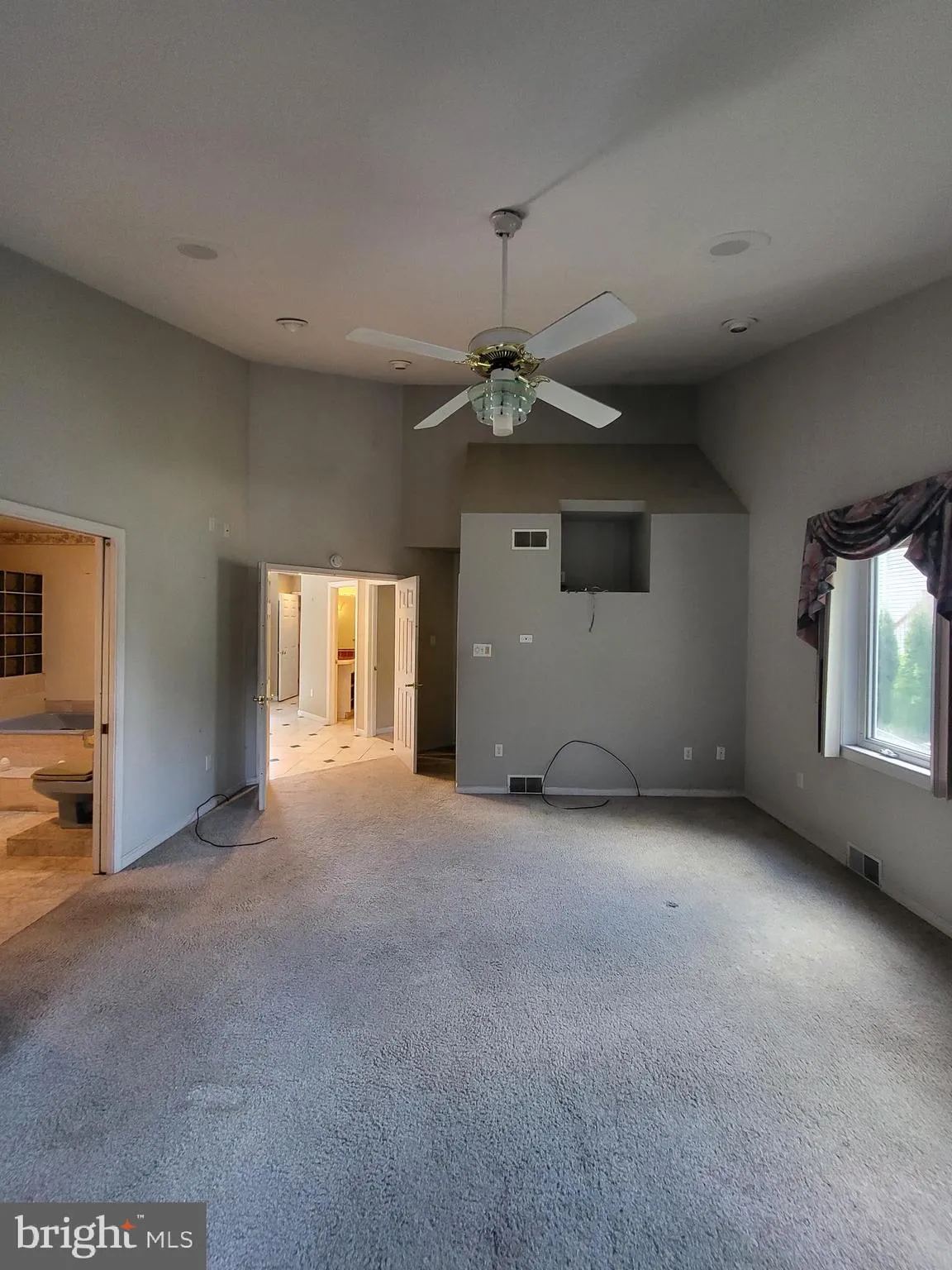 Reading, Pennsylvania 19605, United States, 2 Bedrooms Bedrooms, ,2 BathroomsBathrooms,Residential,Pending,206537