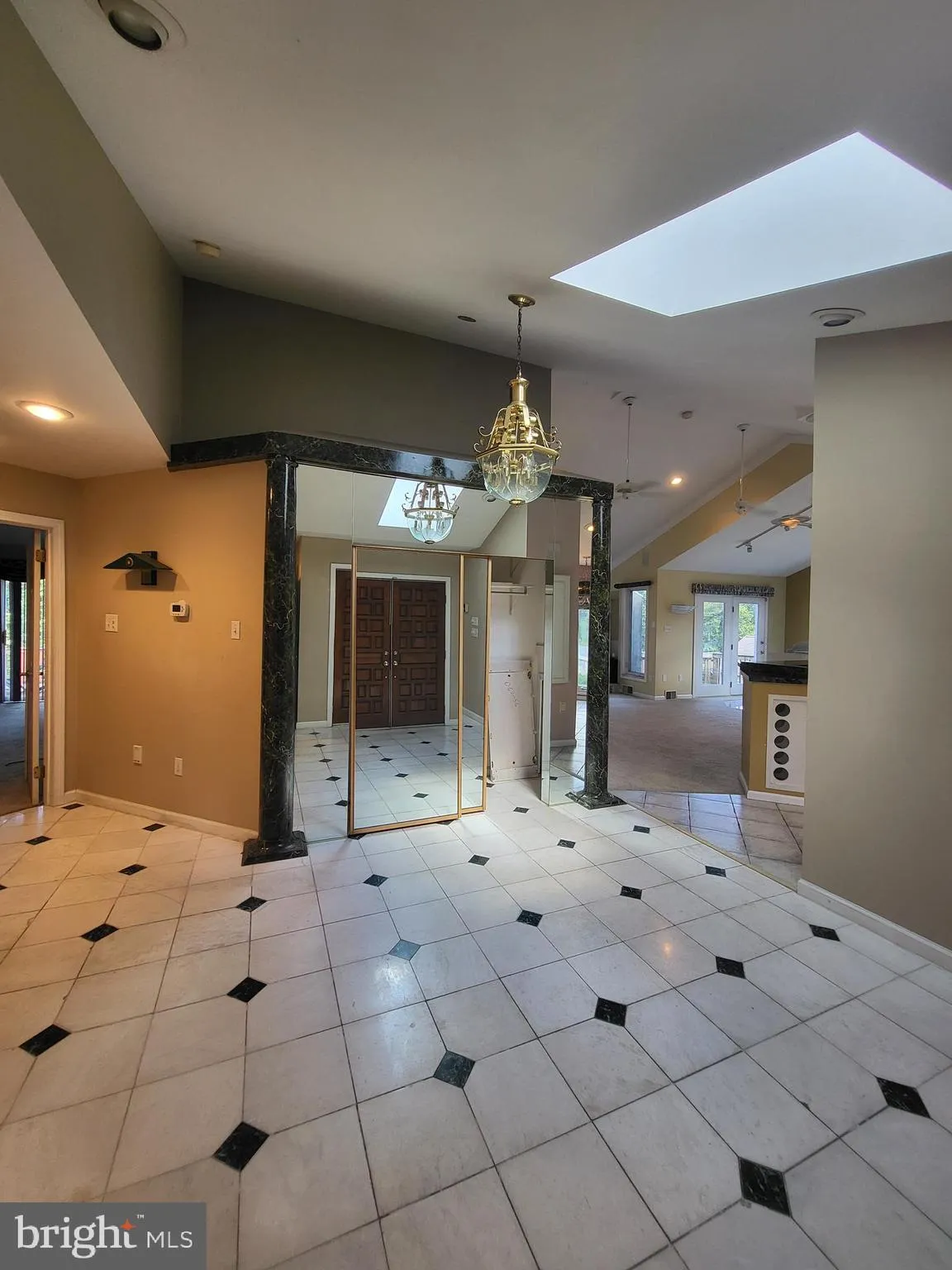 Reading, Pennsylvania 19605, United States, 2 Bedrooms Bedrooms, ,2 BathroomsBathrooms,Residential,Pending,206537