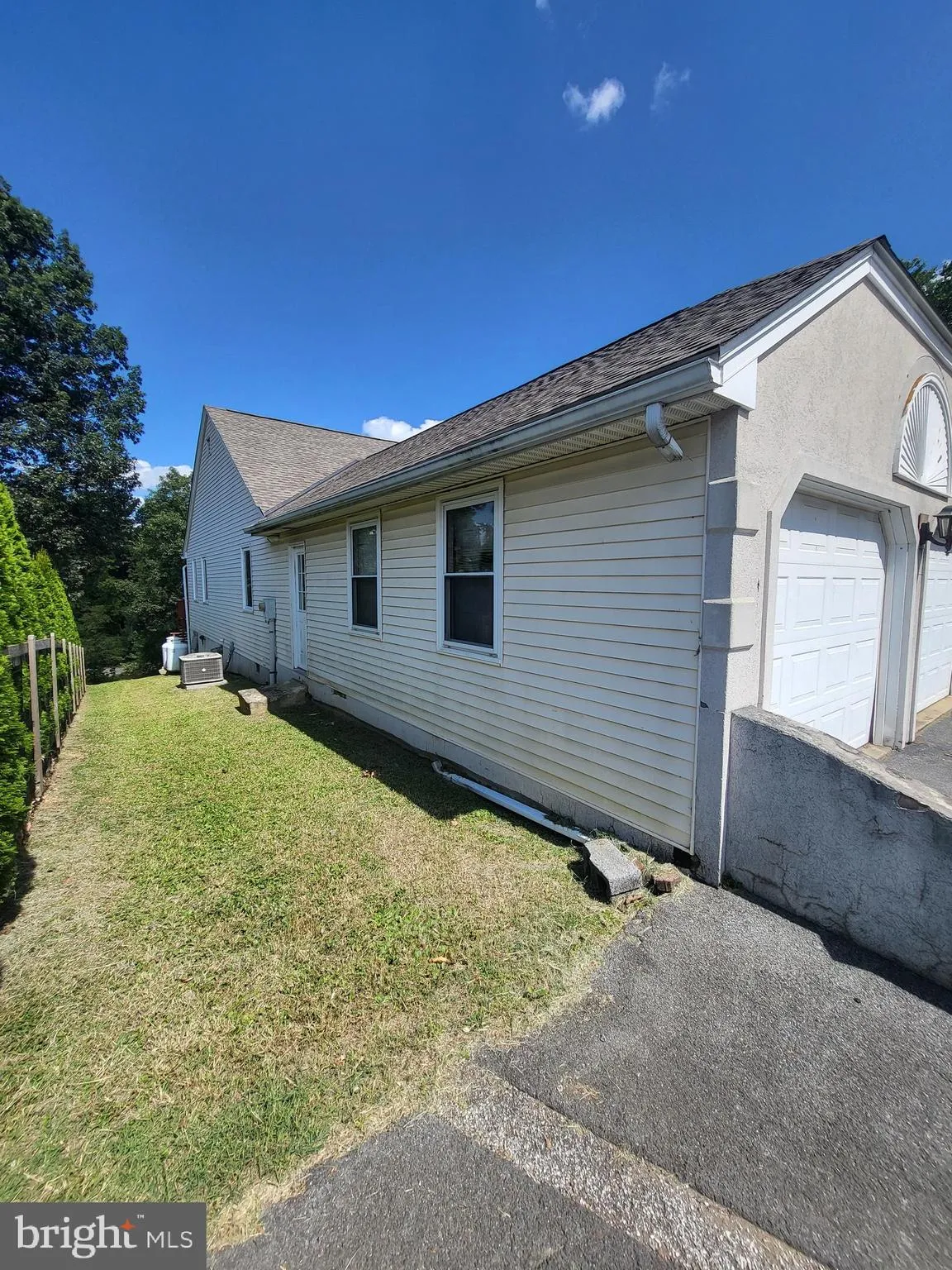 Reading, Pennsylvania 19605, United States, 2 Bedrooms Bedrooms, ,2 BathroomsBathrooms,Residential,Pending,206537