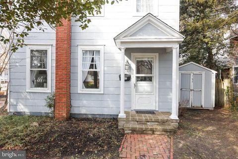 Homes For Sale - 141 Pearl Ave Ave<br/> CAPE MAY, NJ 08204