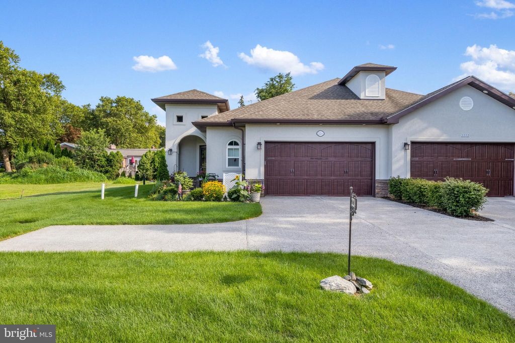 Photo of 2224 Eastern Boulevard #B, YORK, PA 17402 (MLS # PAYK2086120)