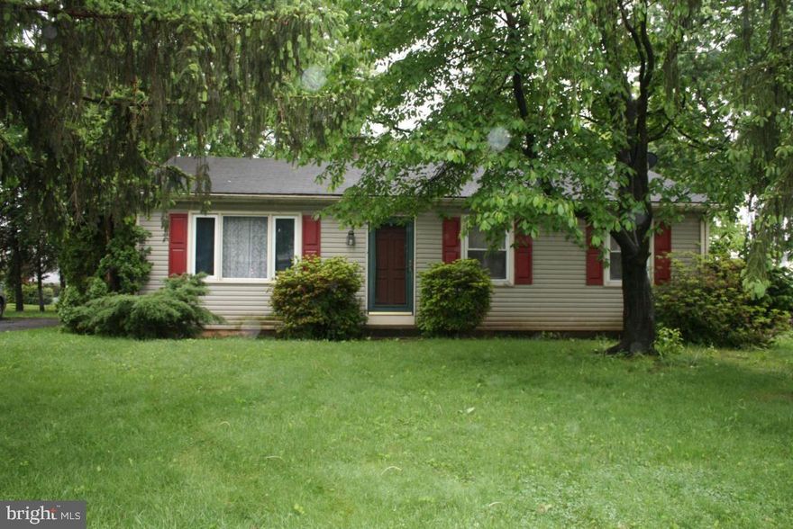 This Mount Joy ranch home has great location on quiet street with a park in the backyard.  Lower level bedrooms and family room ideal for family needing four bedrooms. Large master bedroom with two closets, eat-in kitchen has sliding doors to the deck and grilling area.   Off street parking for two cars.