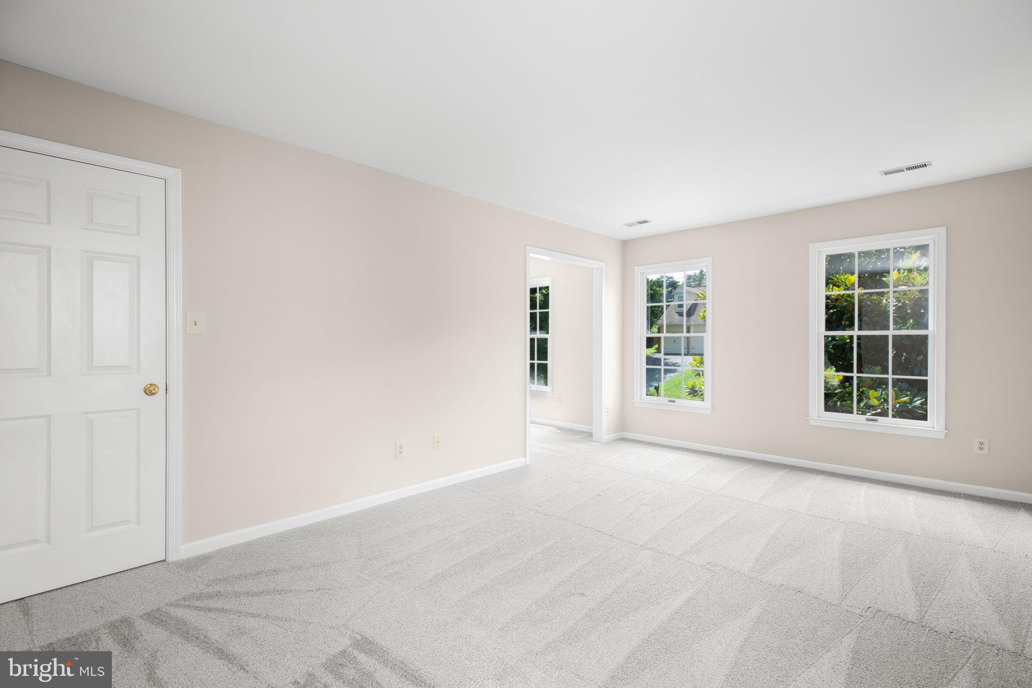 CRYSTAL LAKE - Residential