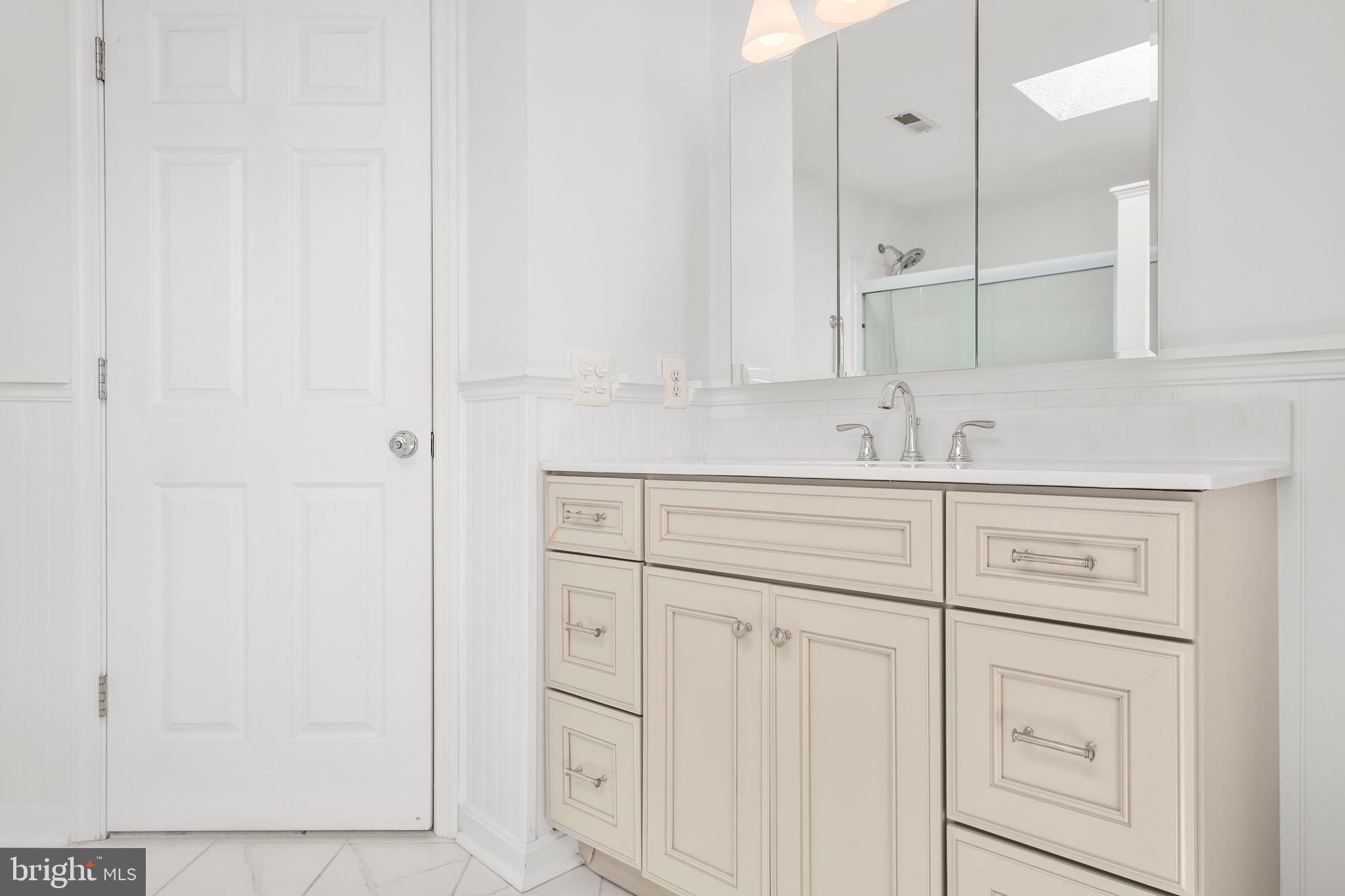 CRYSTAL LAKE - Residential