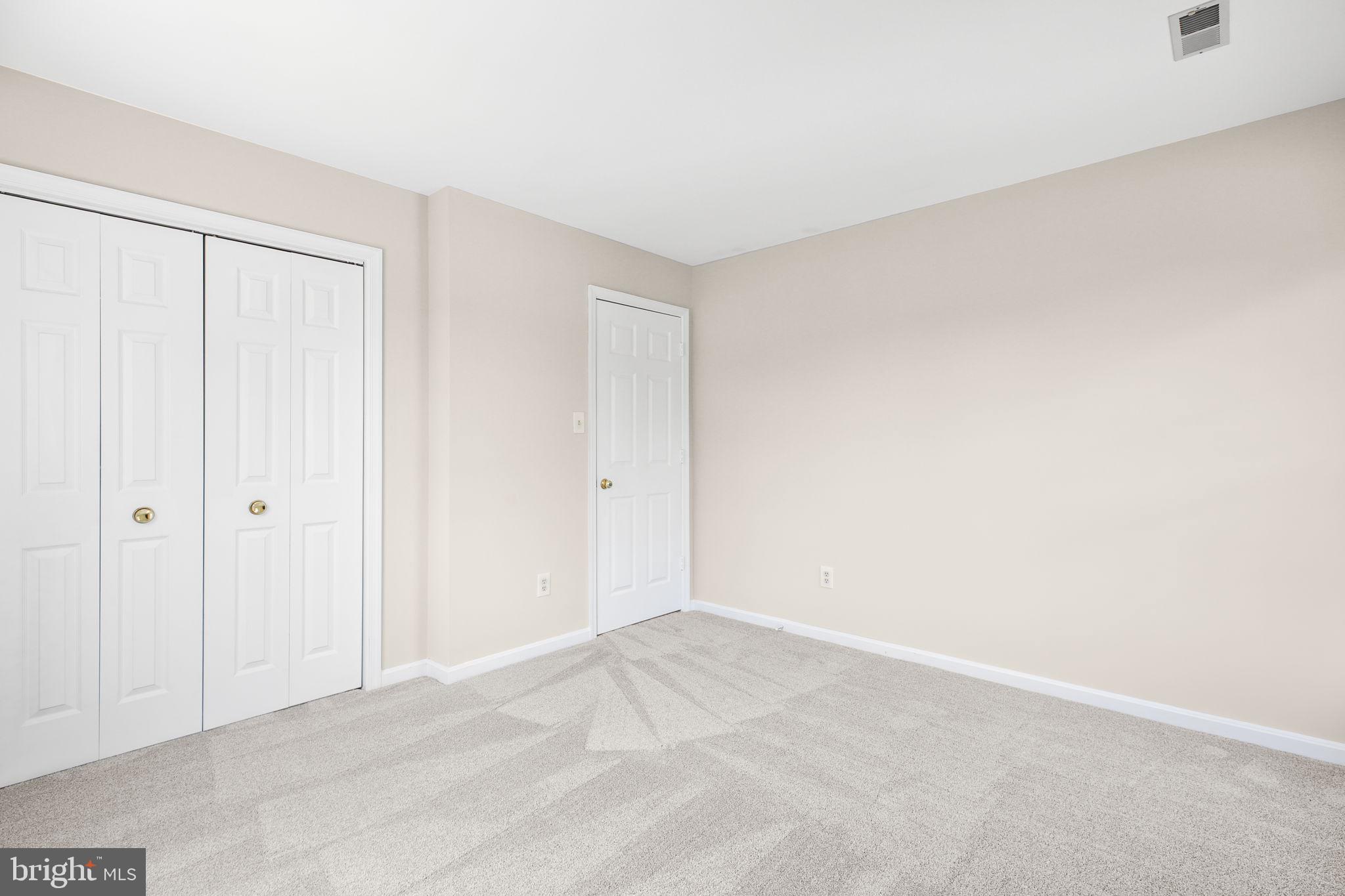 CRYSTAL LAKE - Residential