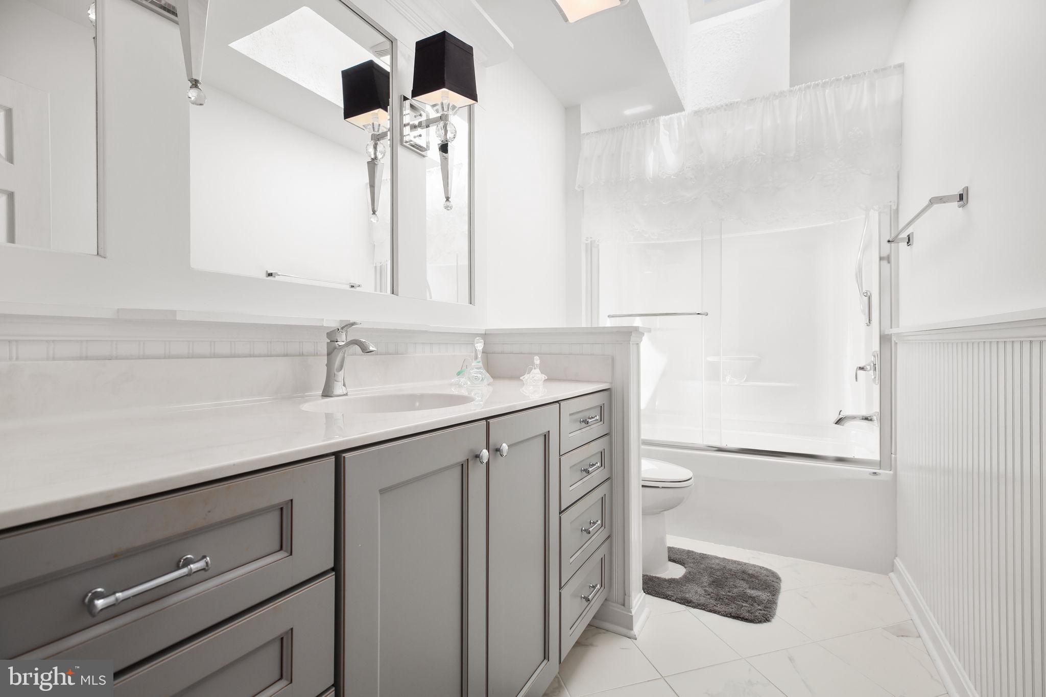 CRYSTAL LAKE - Residential