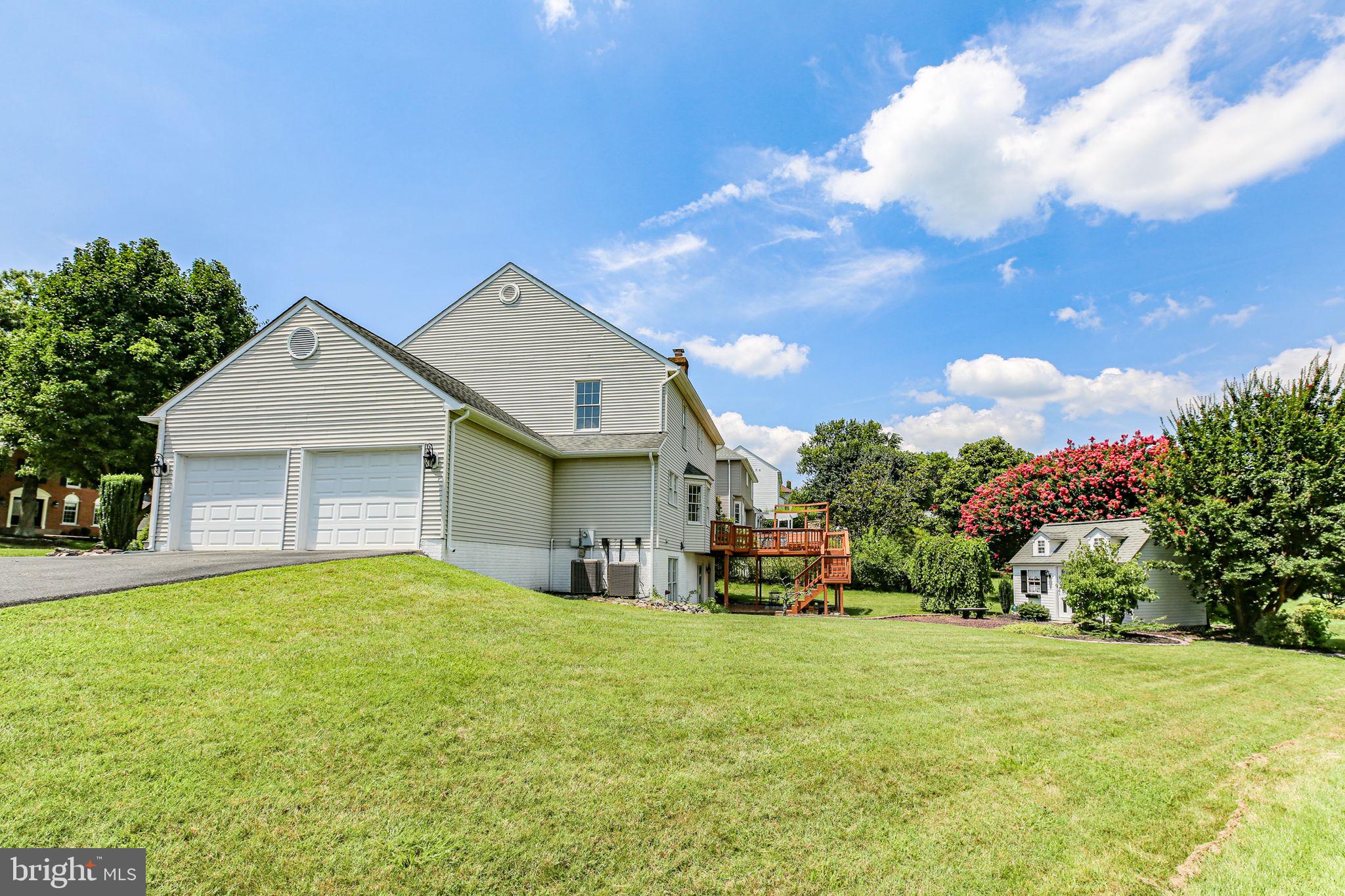 CRYSTAL LAKE - Residential