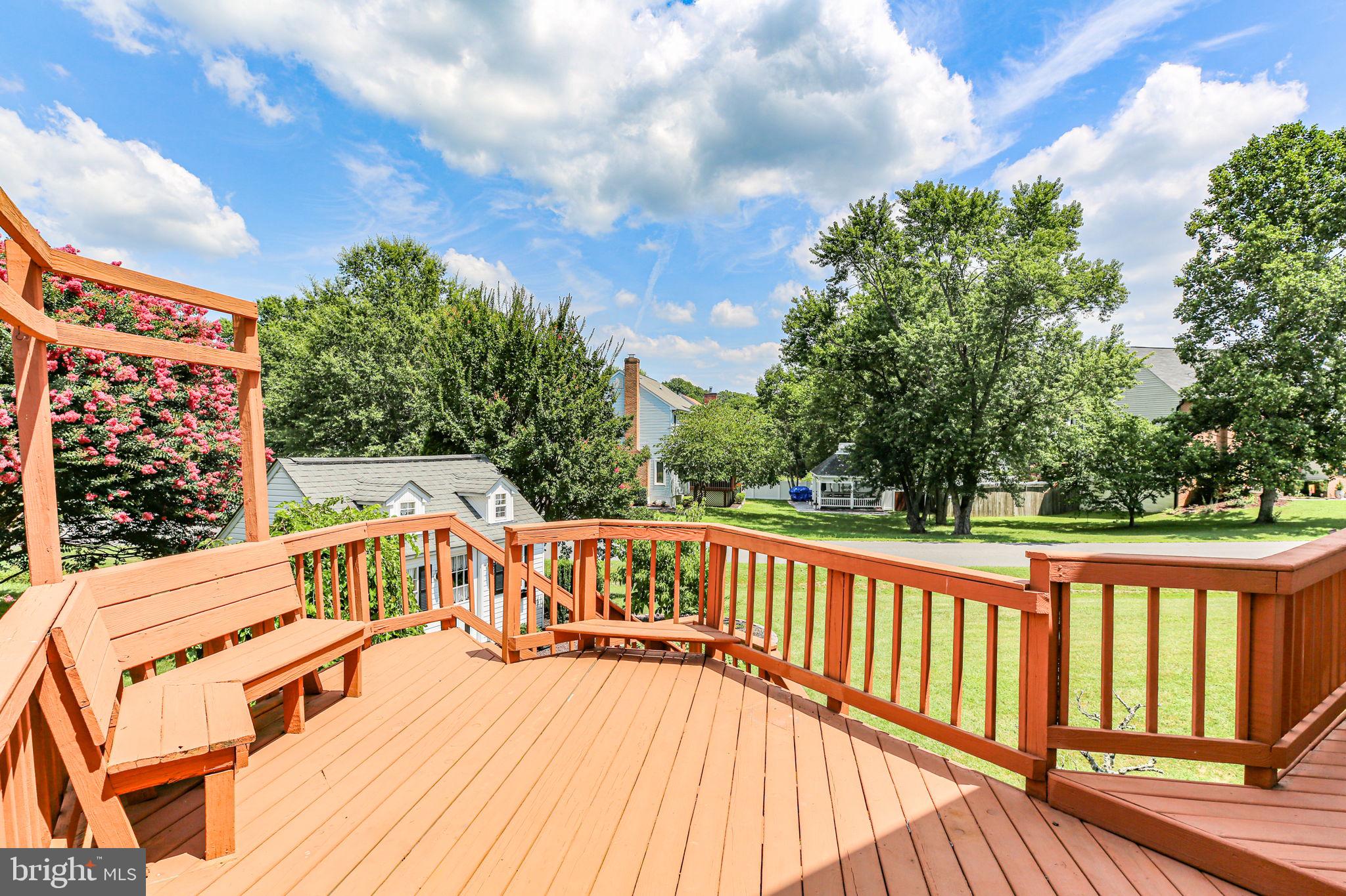 CRYSTAL LAKE - Residential