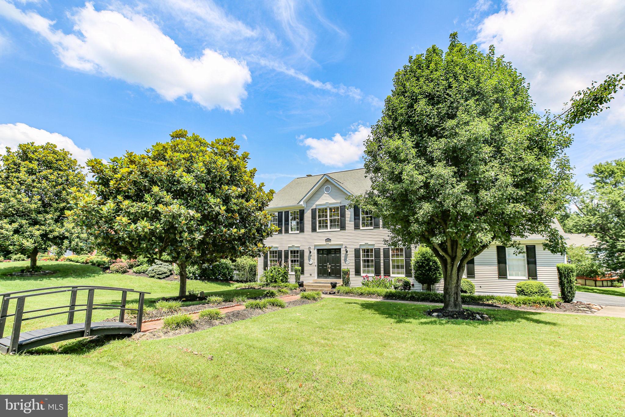 CRYSTAL LAKE - Residential