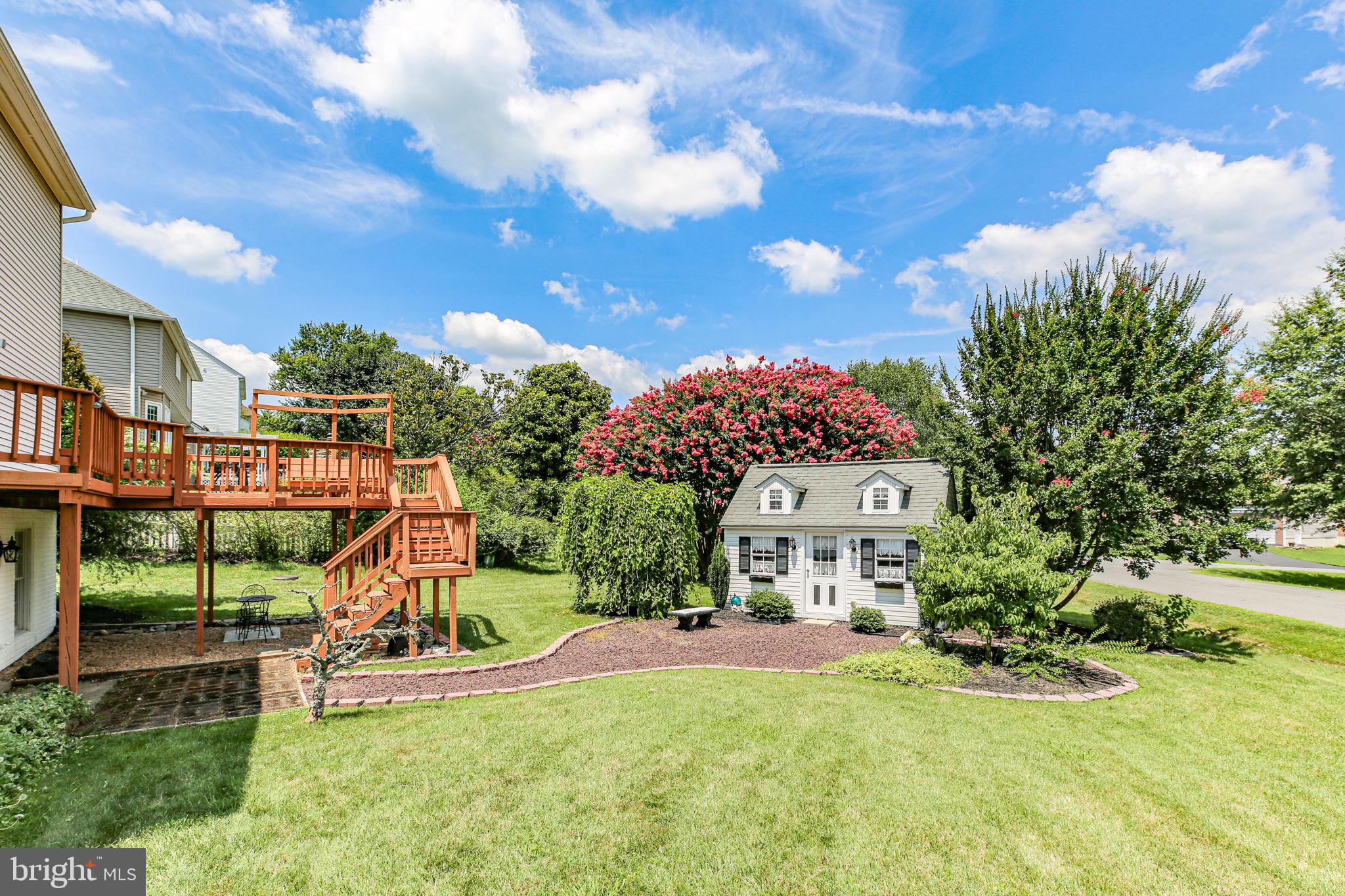 CRYSTAL LAKE - Residential