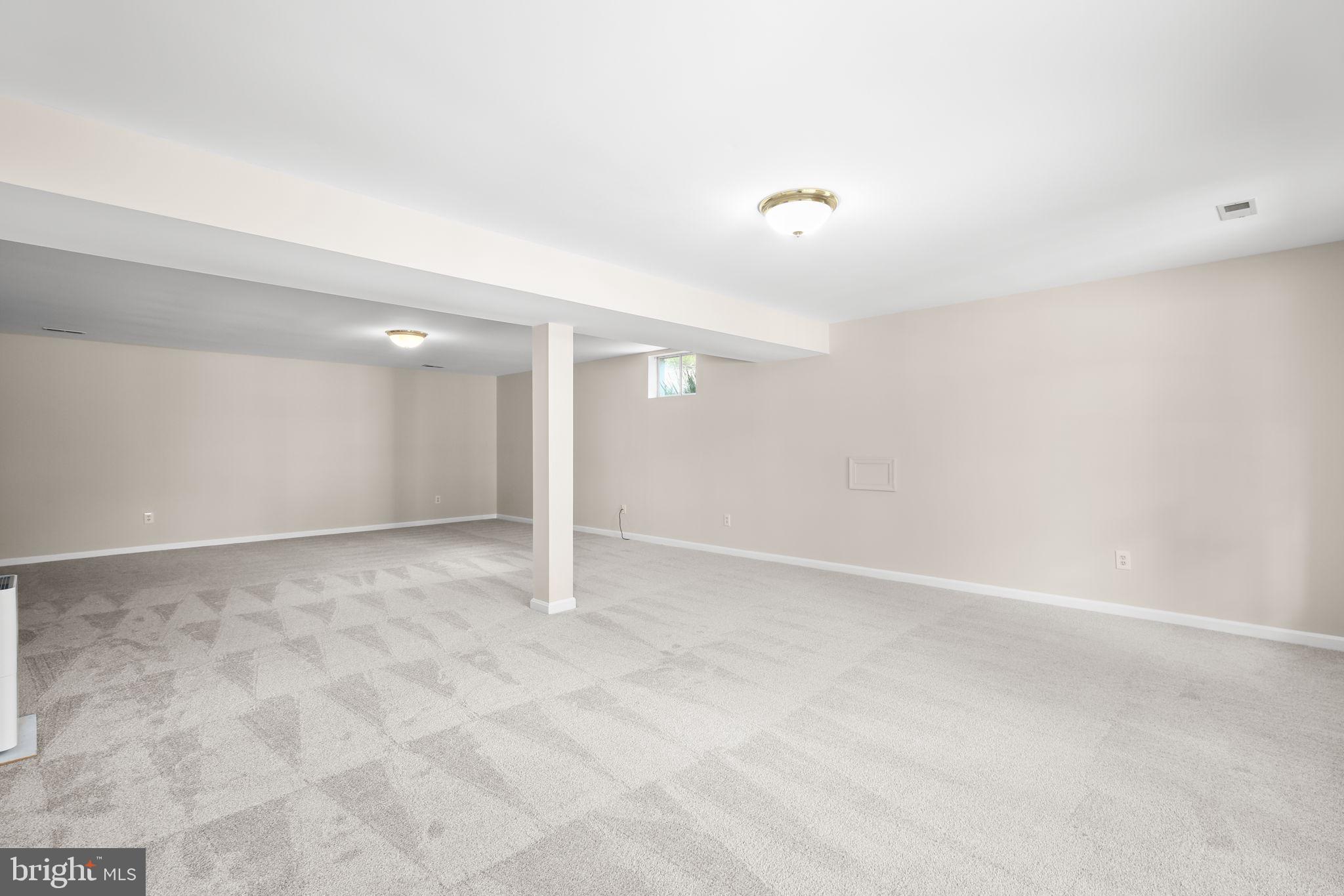 CRYSTAL LAKE - Residential