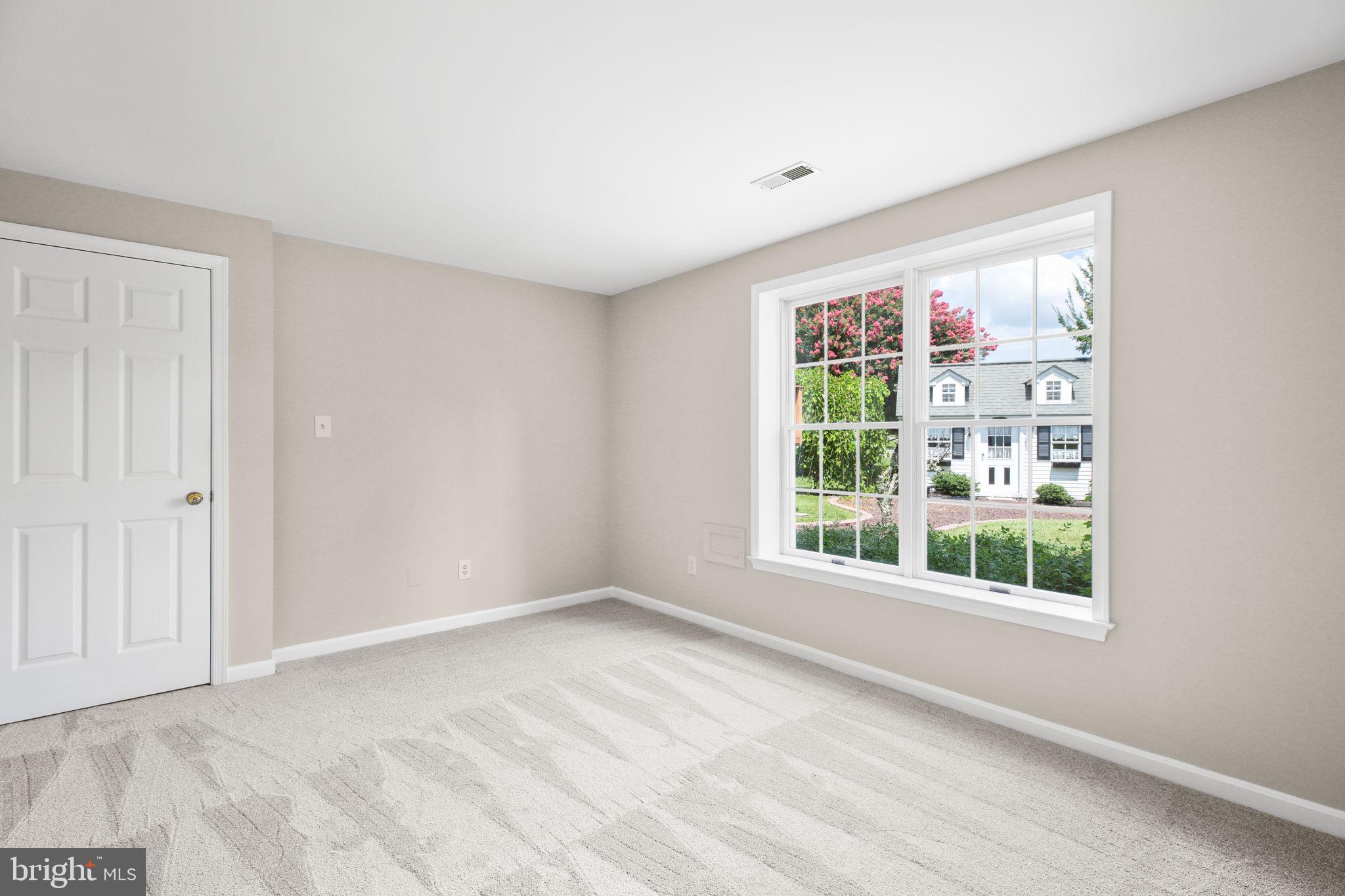 CRYSTAL LAKE - Residential