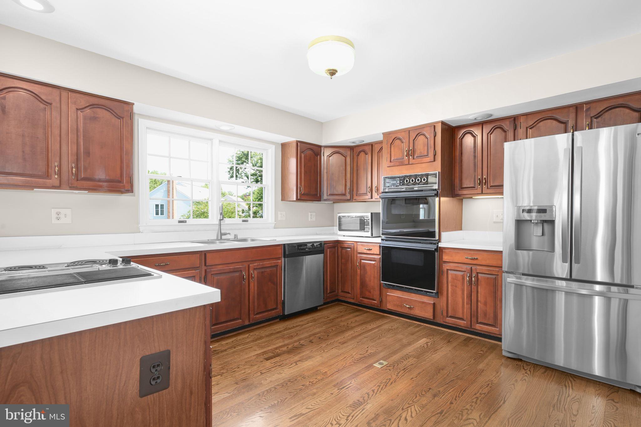 CRYSTAL LAKE - Residential