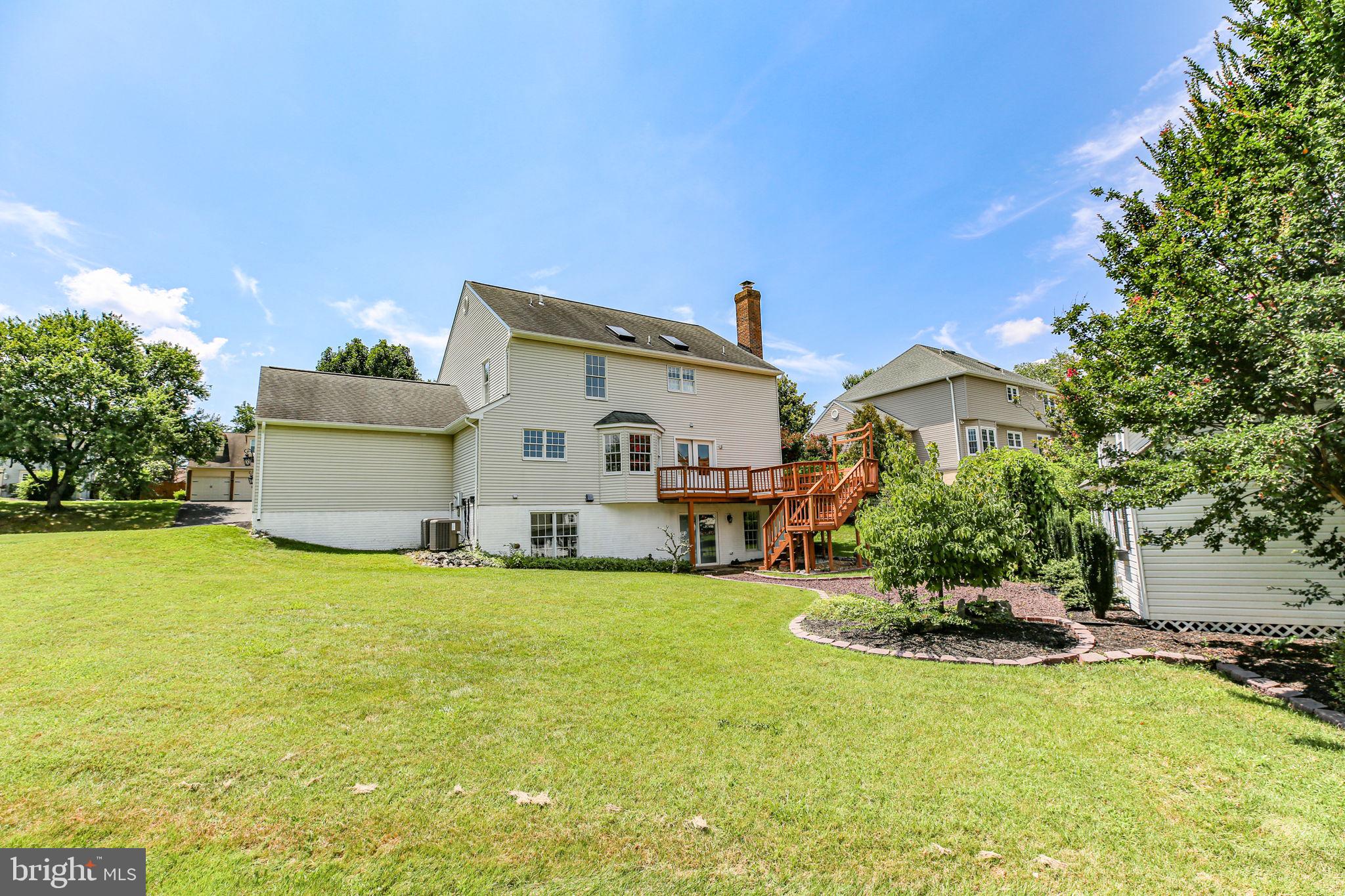 CRYSTAL LAKE - Residential