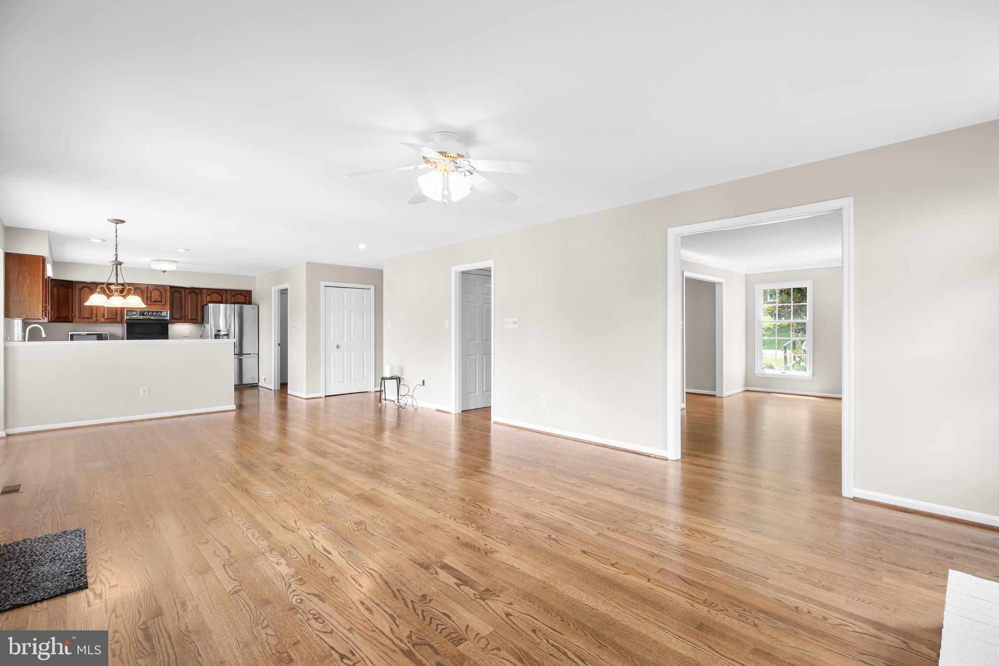 CRYSTAL LAKE - Residential