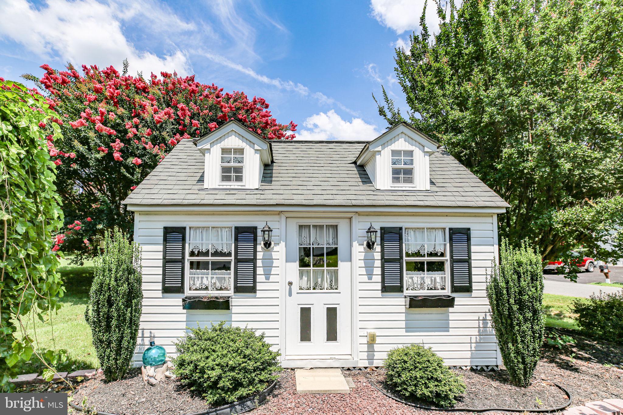 CRYSTAL LAKE - Residential