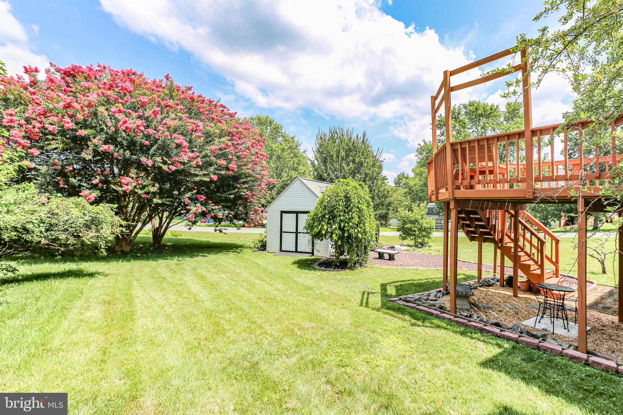 CRYSTAL LAKE - Residential