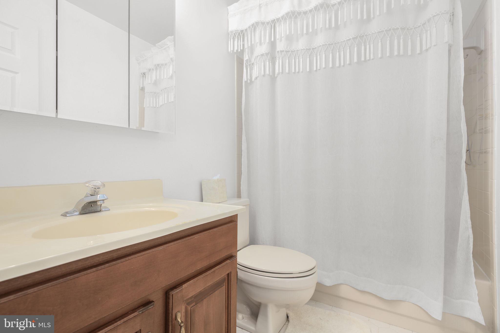 CRYSTAL LAKE - Residential