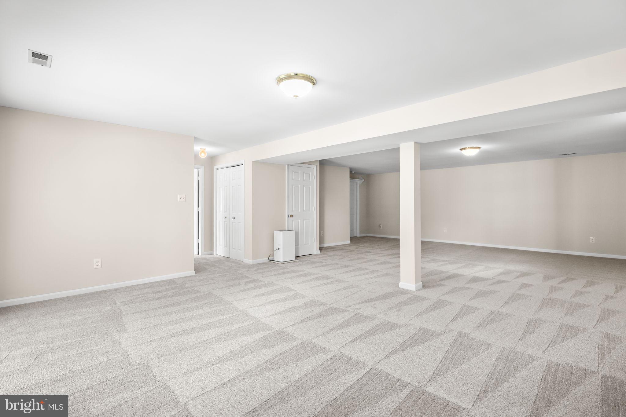 CRYSTAL LAKE - Residential