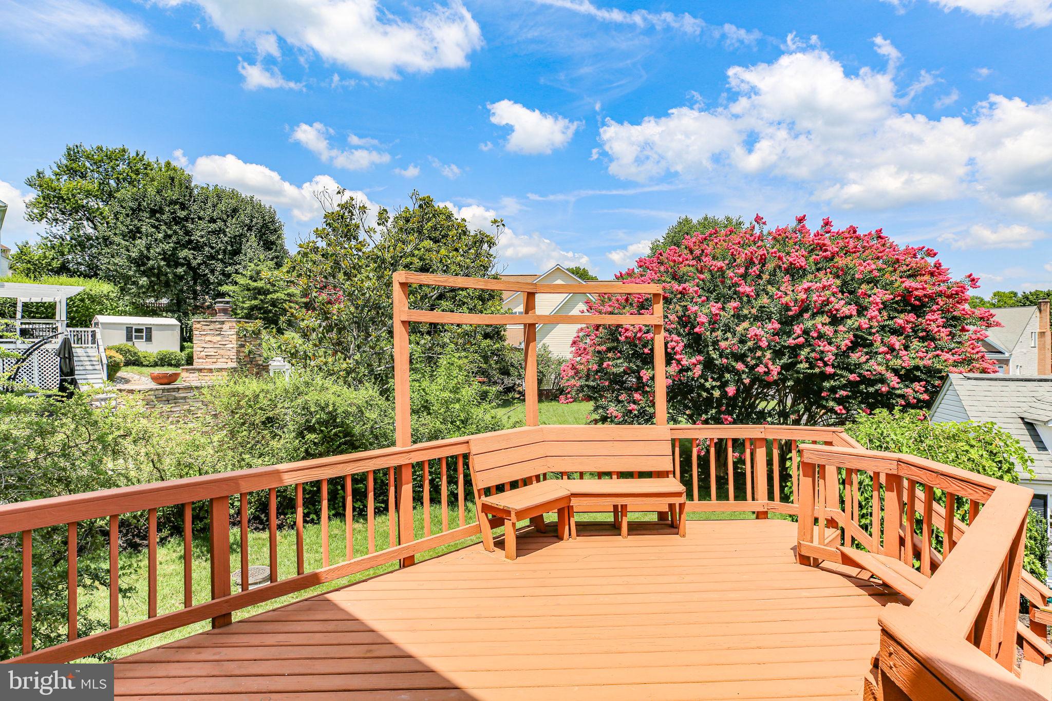 CRYSTAL LAKE - Residential