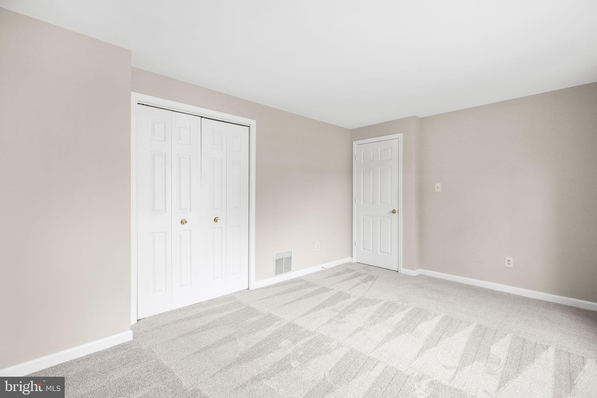 CRYSTAL LAKE - Residential