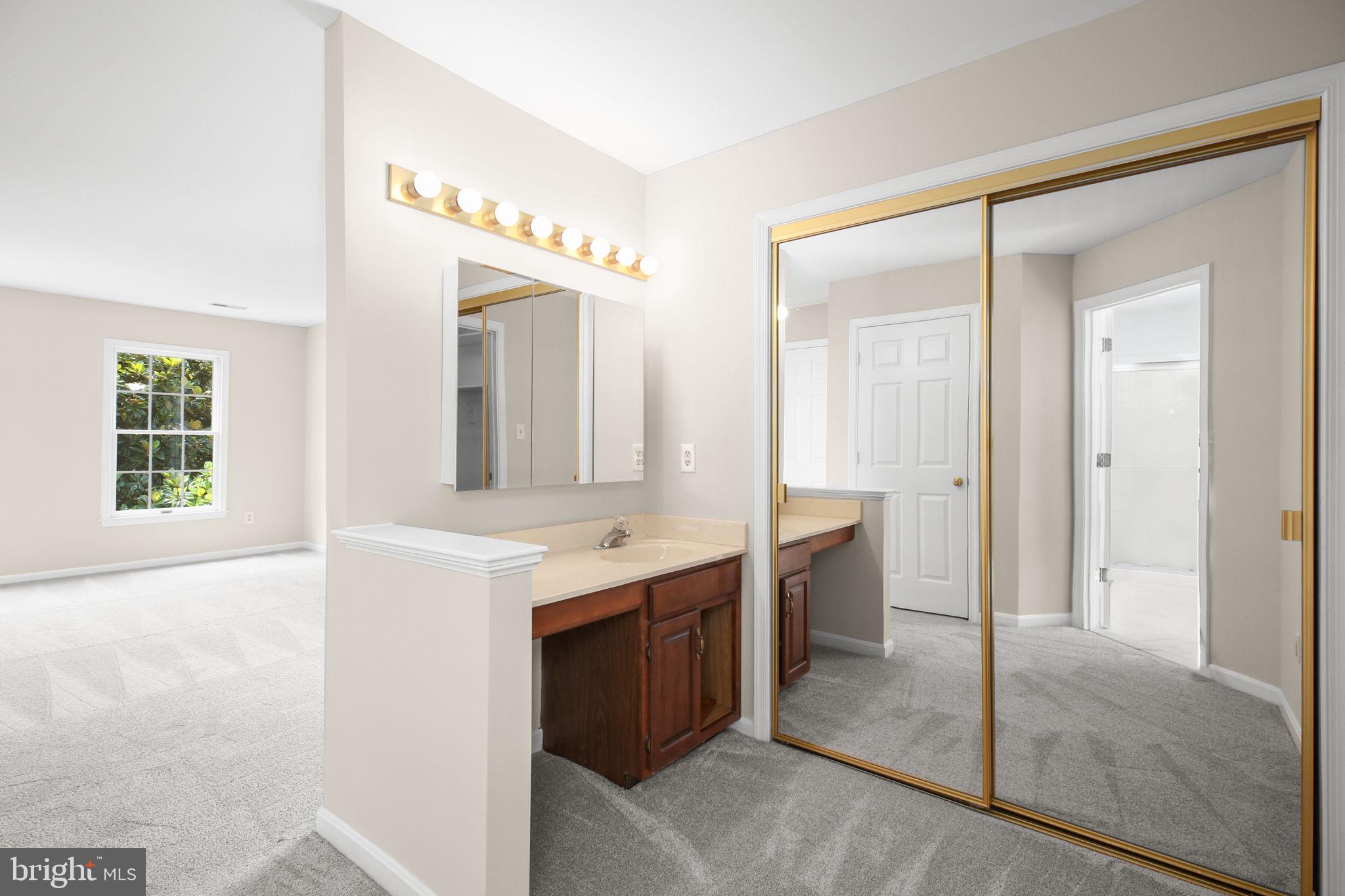 CRYSTAL LAKE - Residential