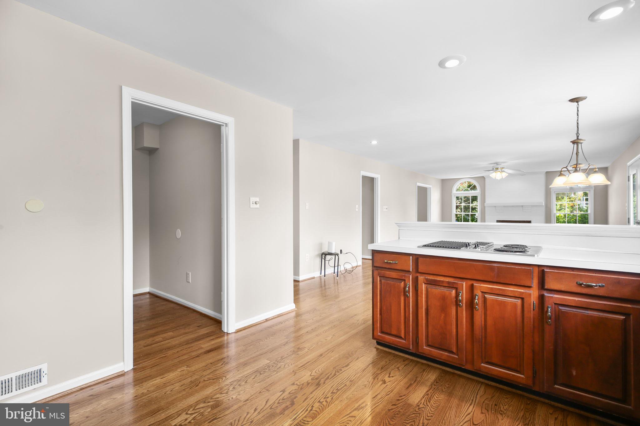 CRYSTAL LAKE - Residential