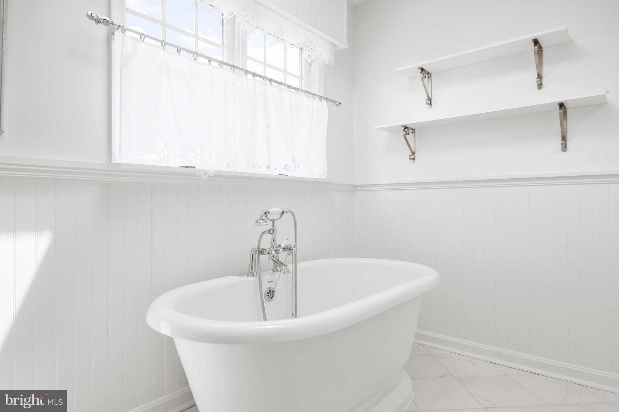 CRYSTAL LAKE - Residential