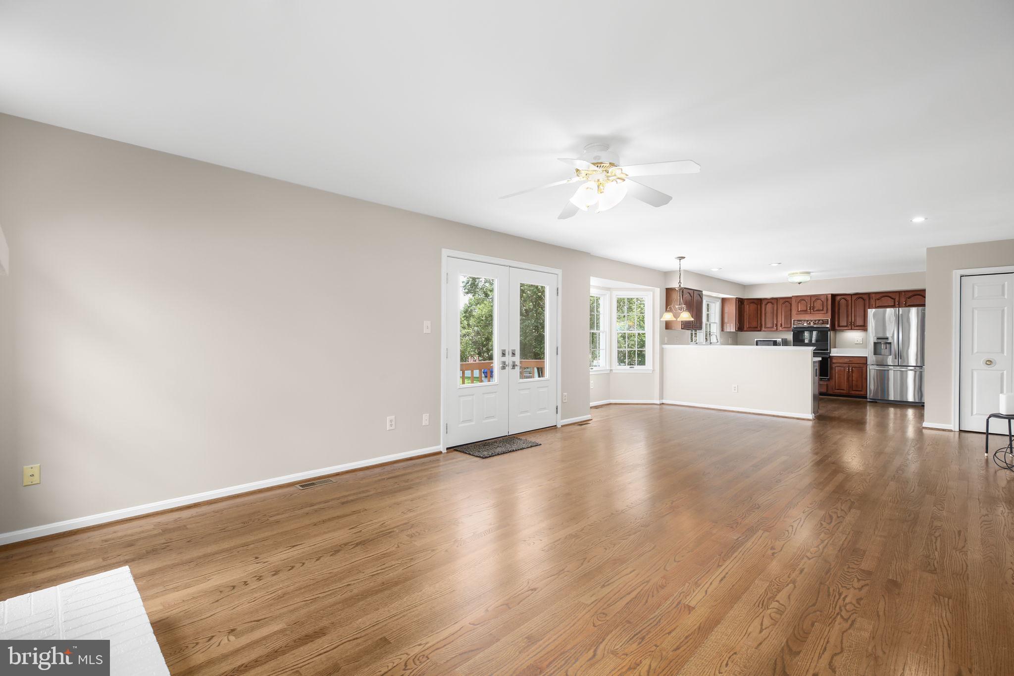 CRYSTAL LAKE - Residential