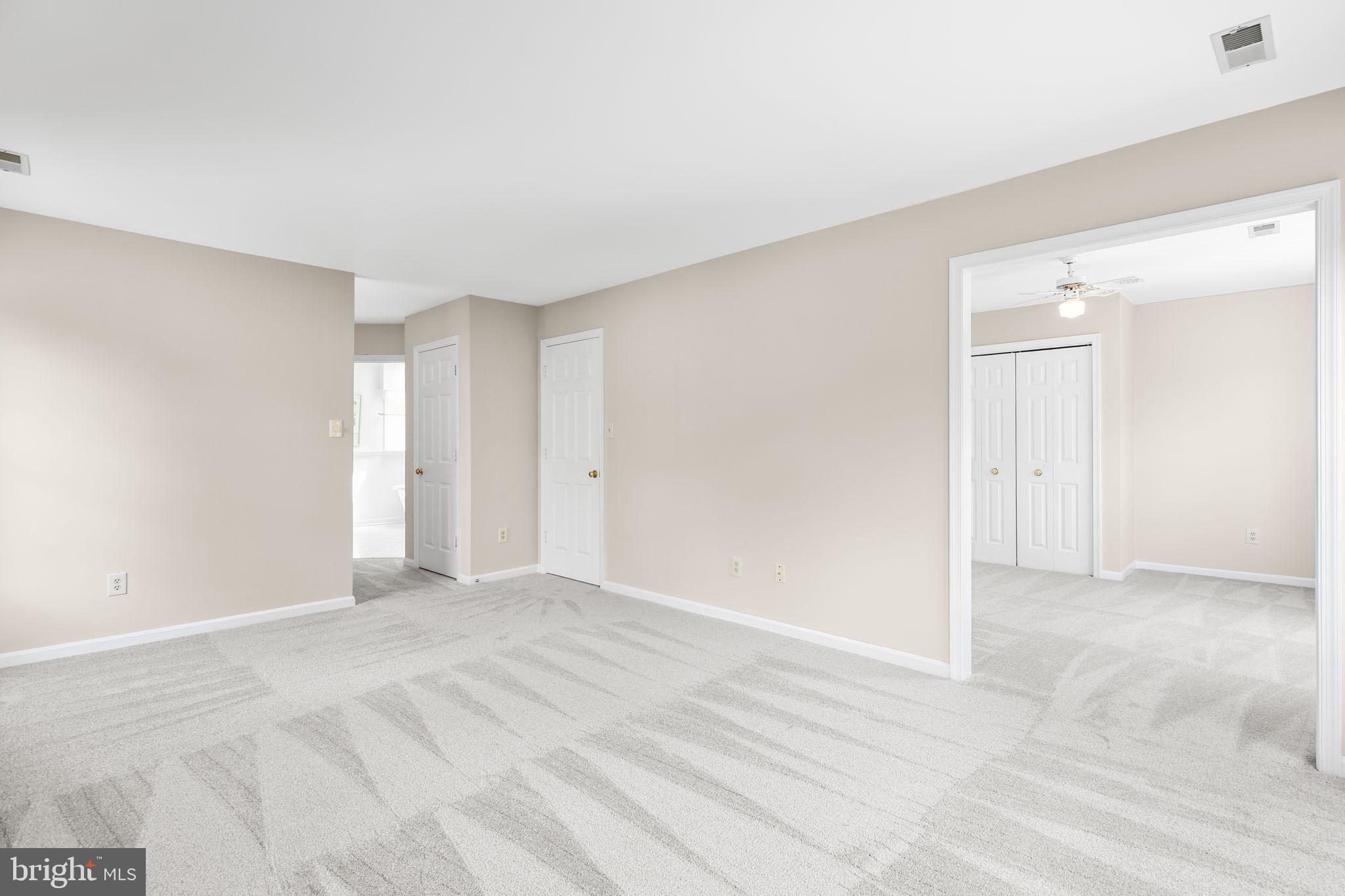 CRYSTAL LAKE - Residential