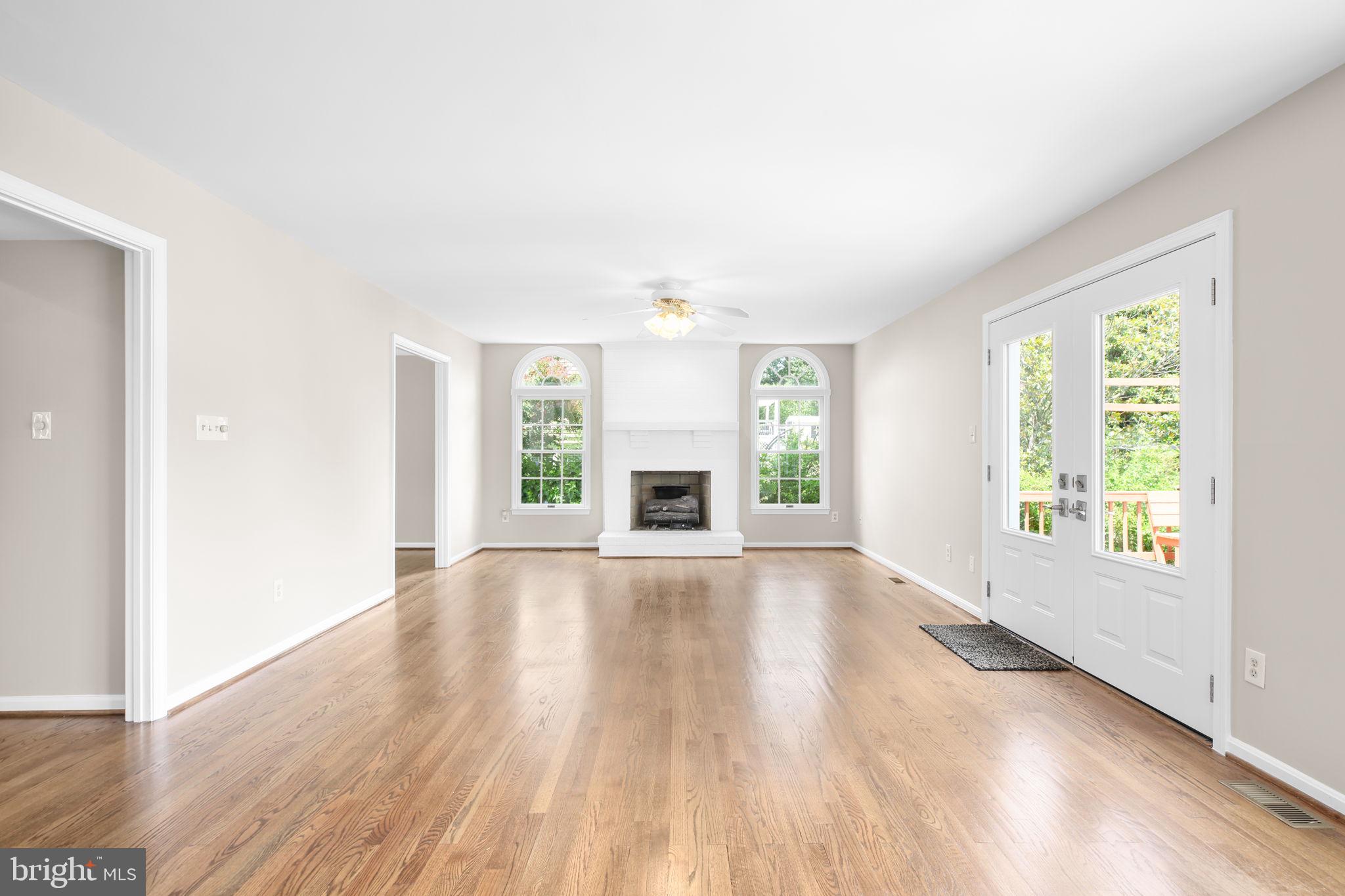 CRYSTAL LAKE - Residential