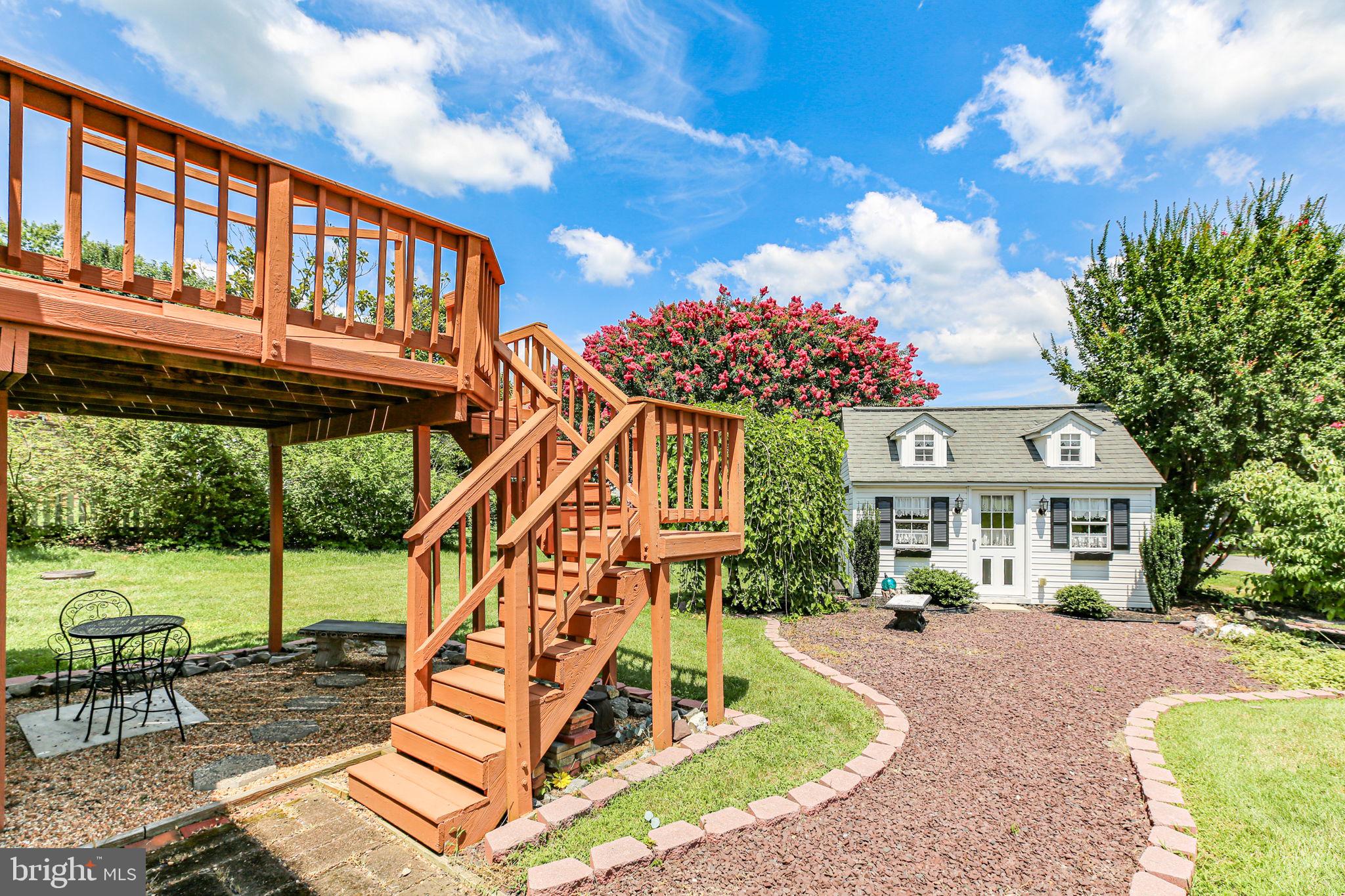 CRYSTAL LAKE - Residential