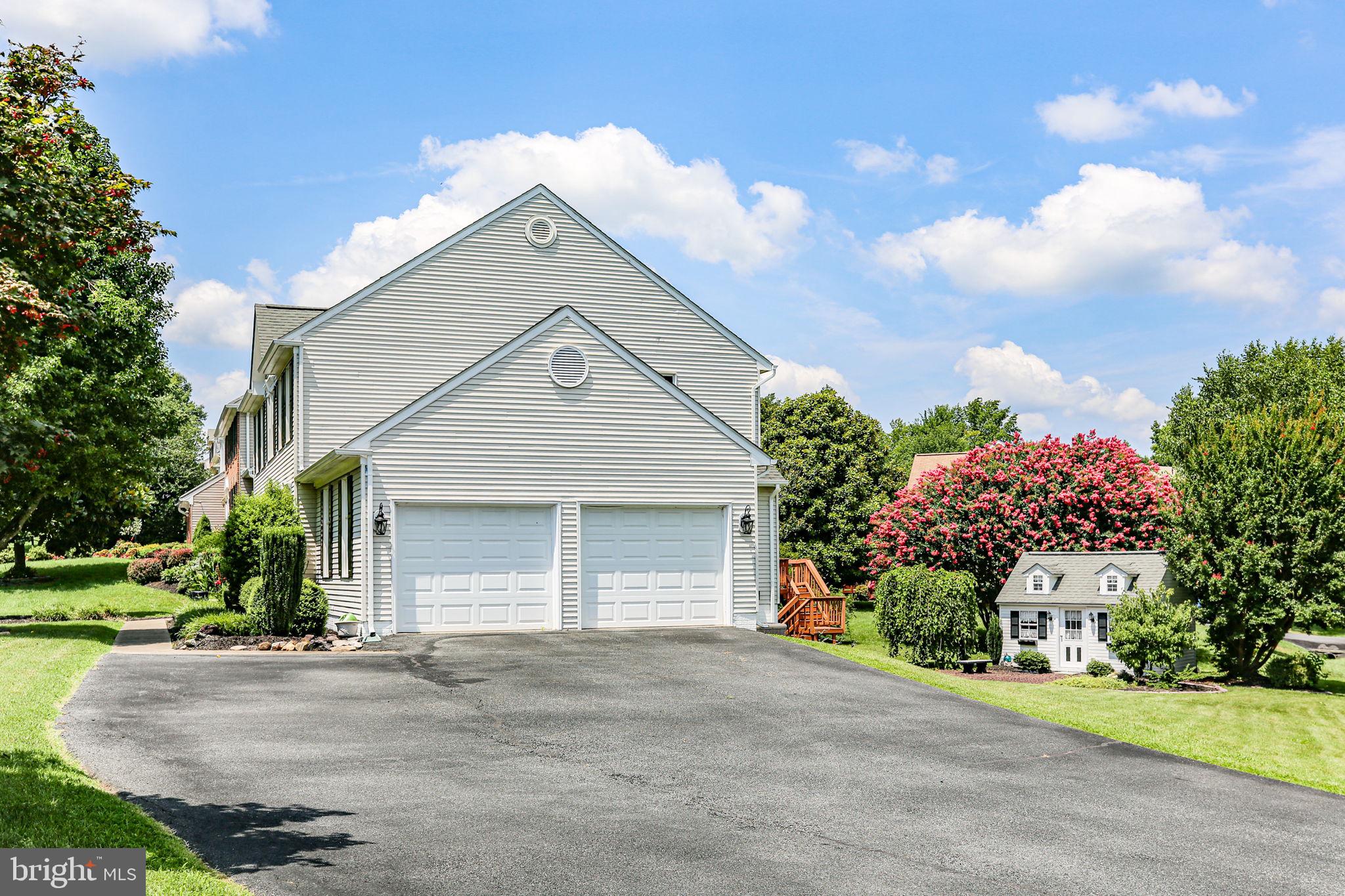 CRYSTAL LAKE - Residential