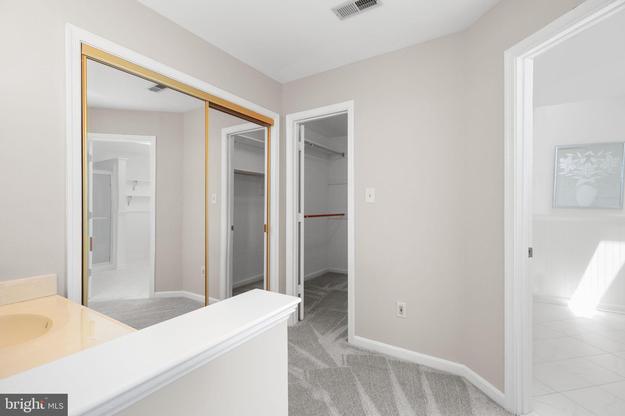 CRYSTAL LAKE - Residential