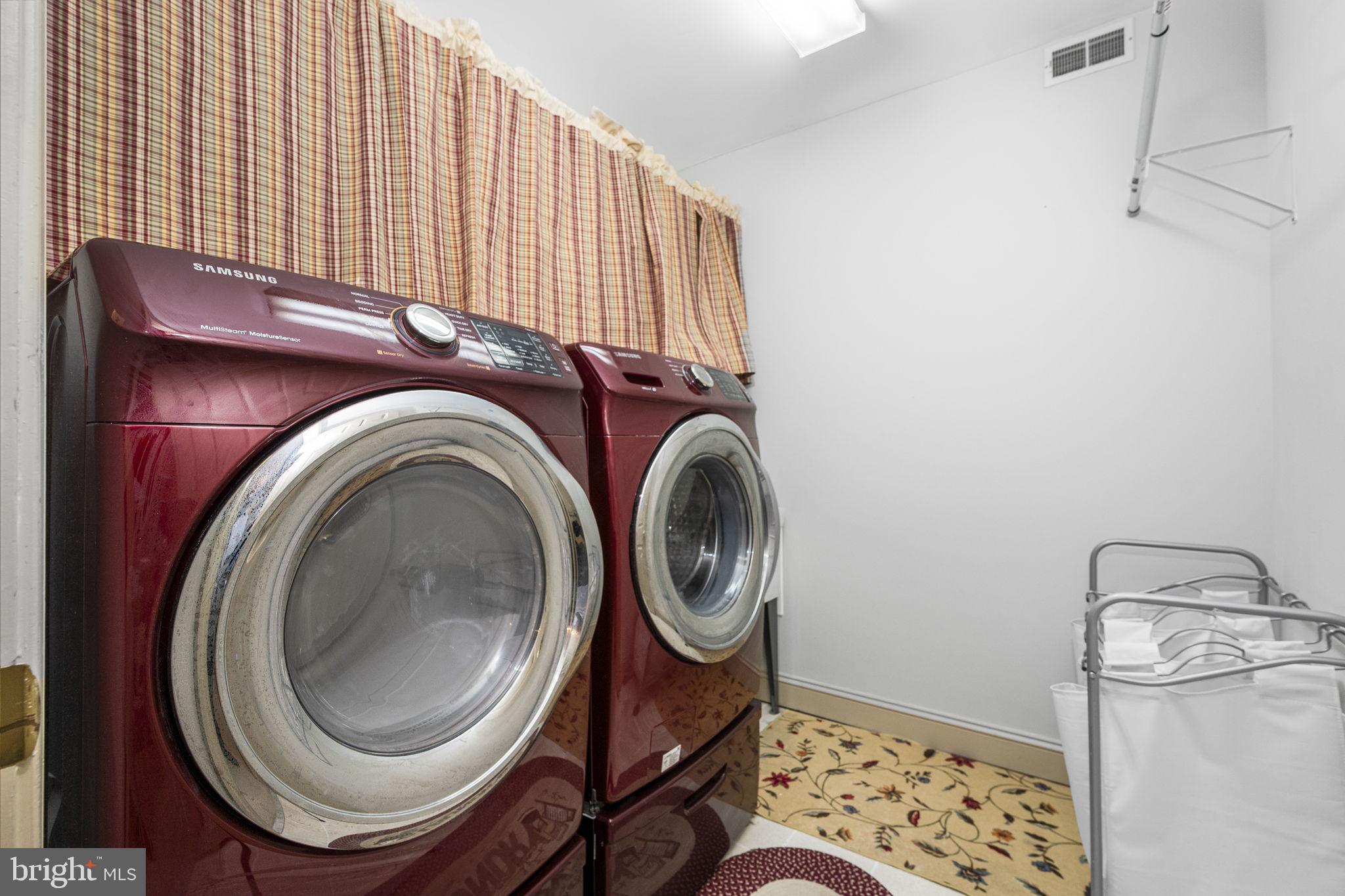 BASSETT HUNT - Residential