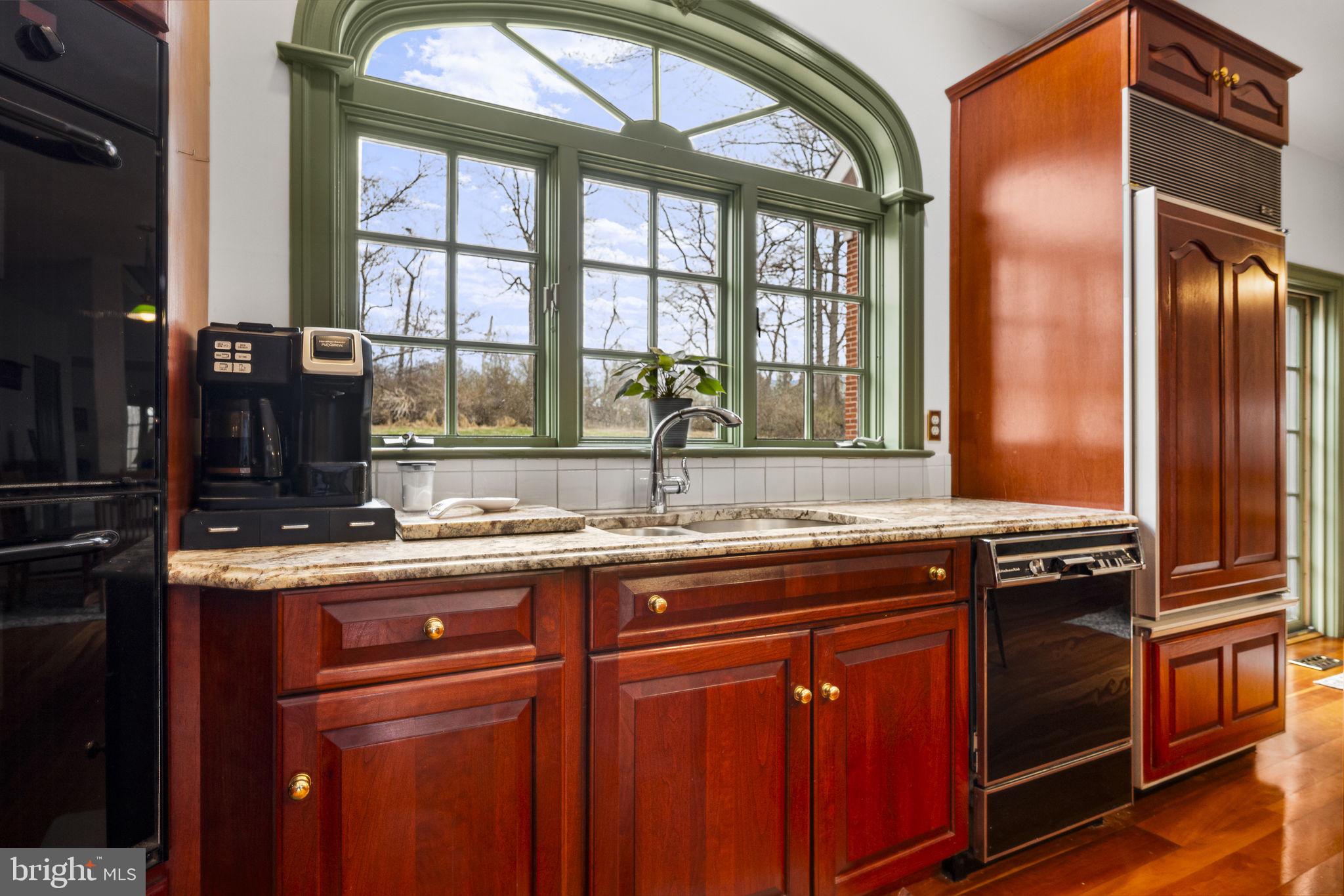 BASSETT HUNT - Residential