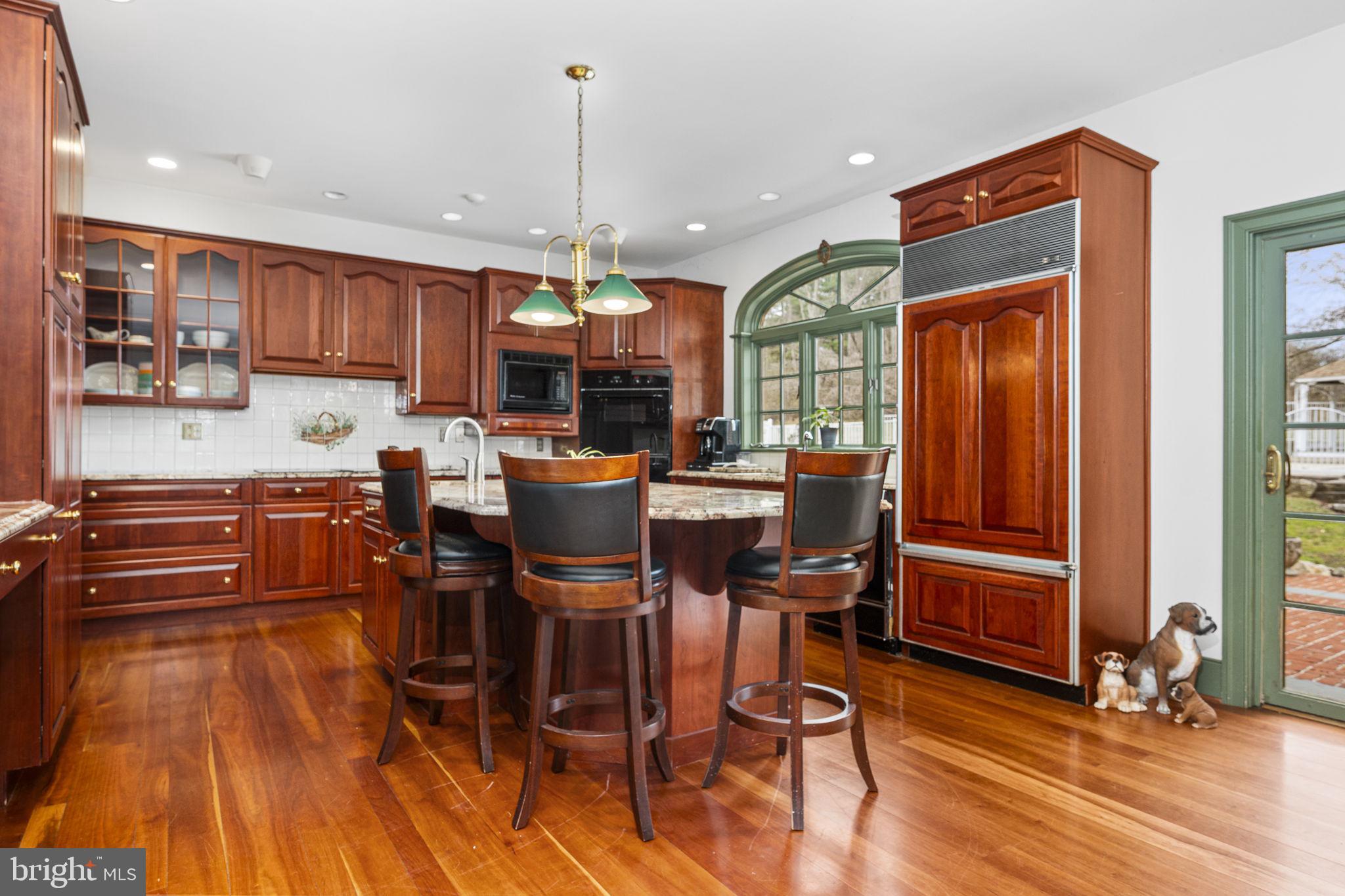 BASSETT HUNT - Residential