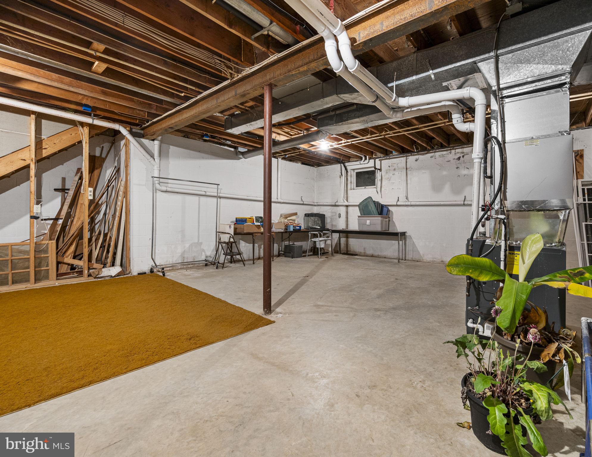 BASSETT HUNT - Residential